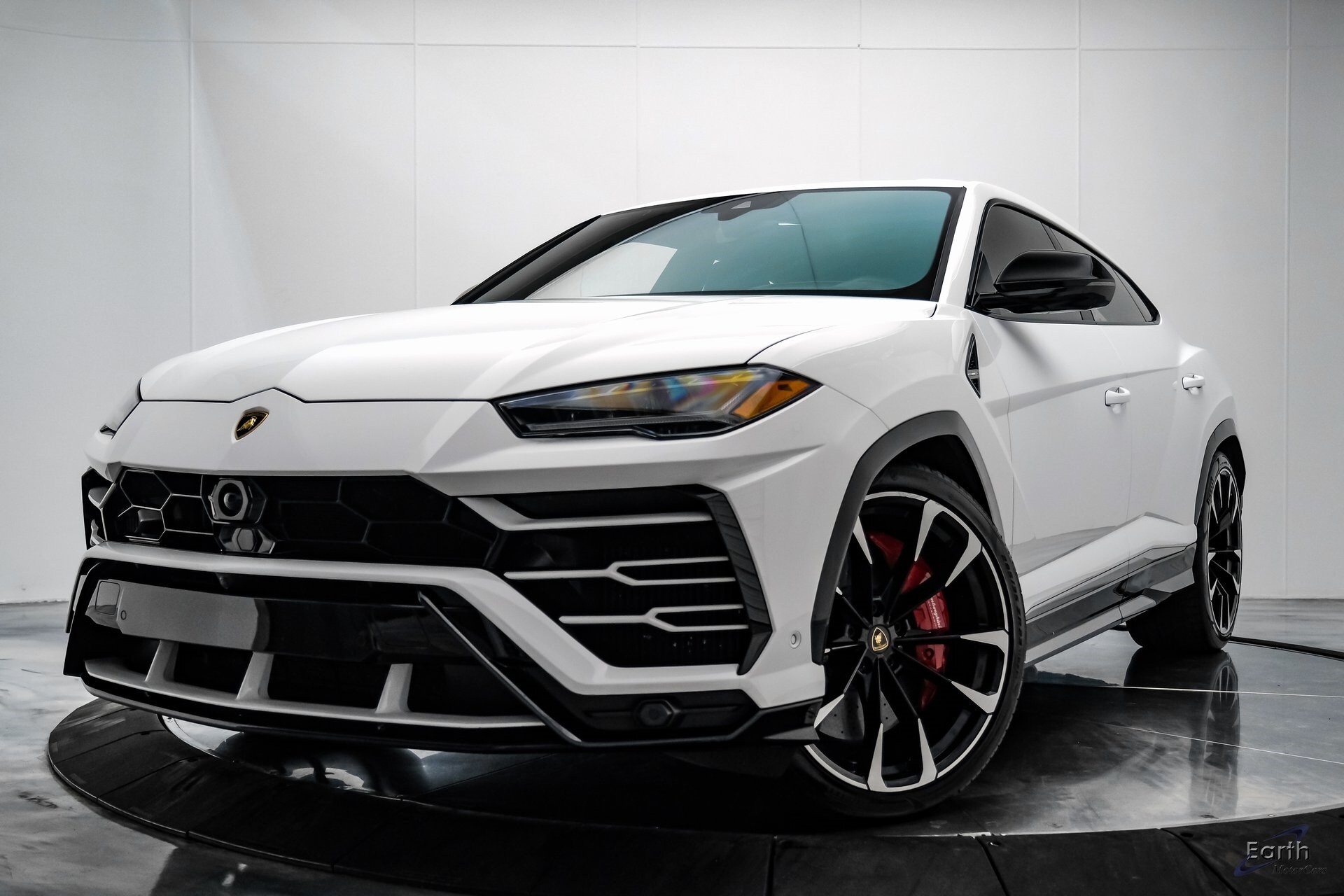 2020 Lamborghini Urus photo 2