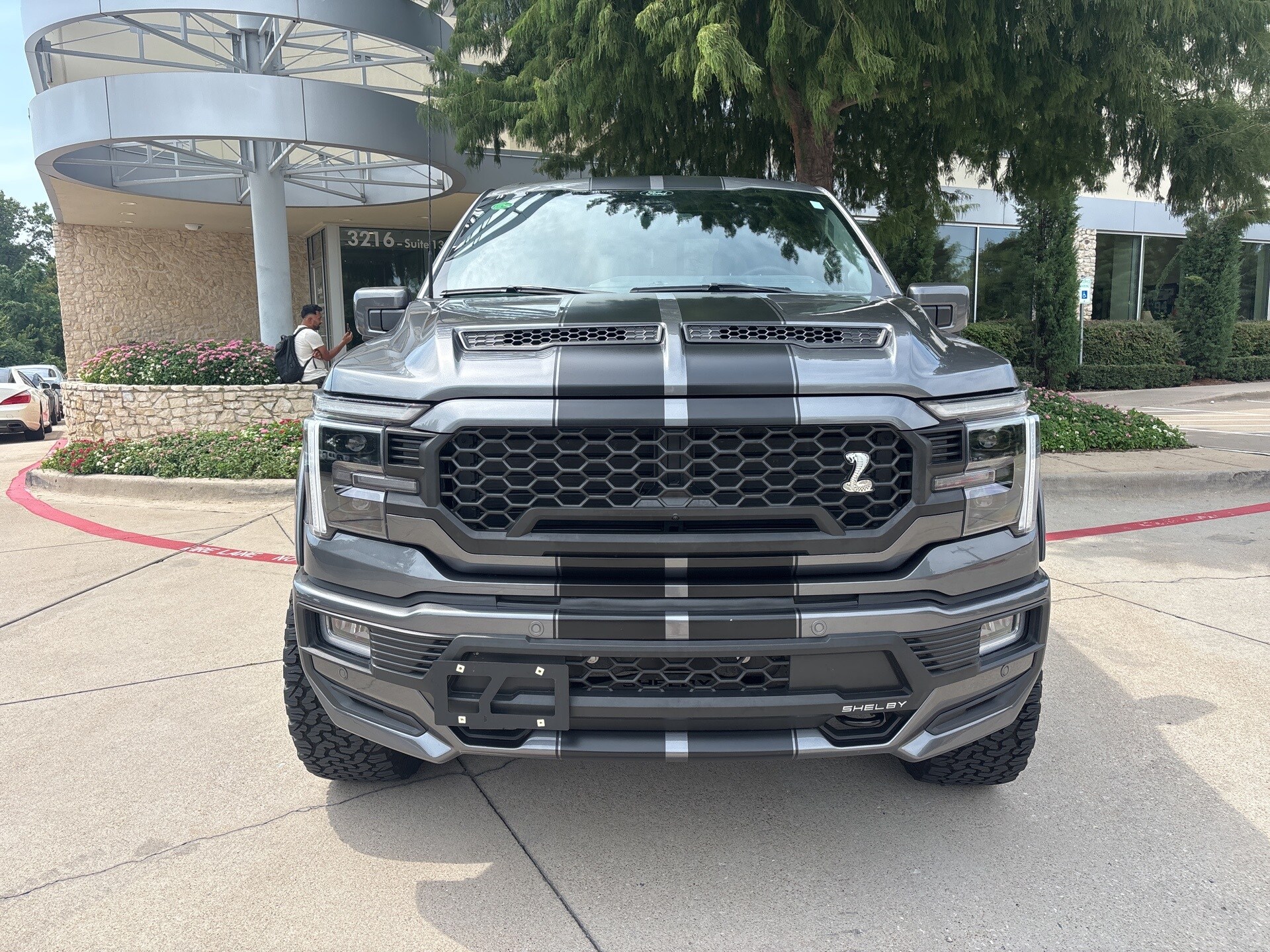 2024 Ford F-150 Lariat photo 2