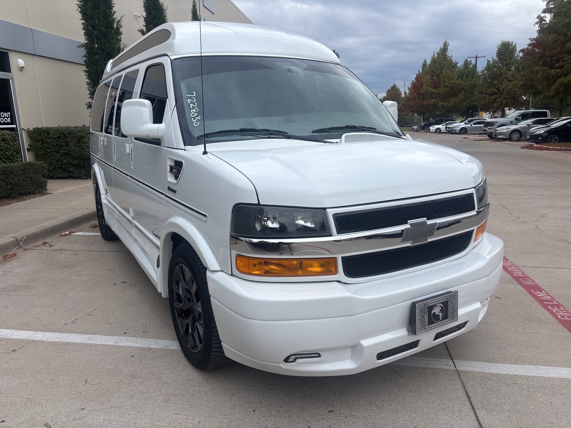 2023 Chevrolet Express 2500 Passenger Van photo 4