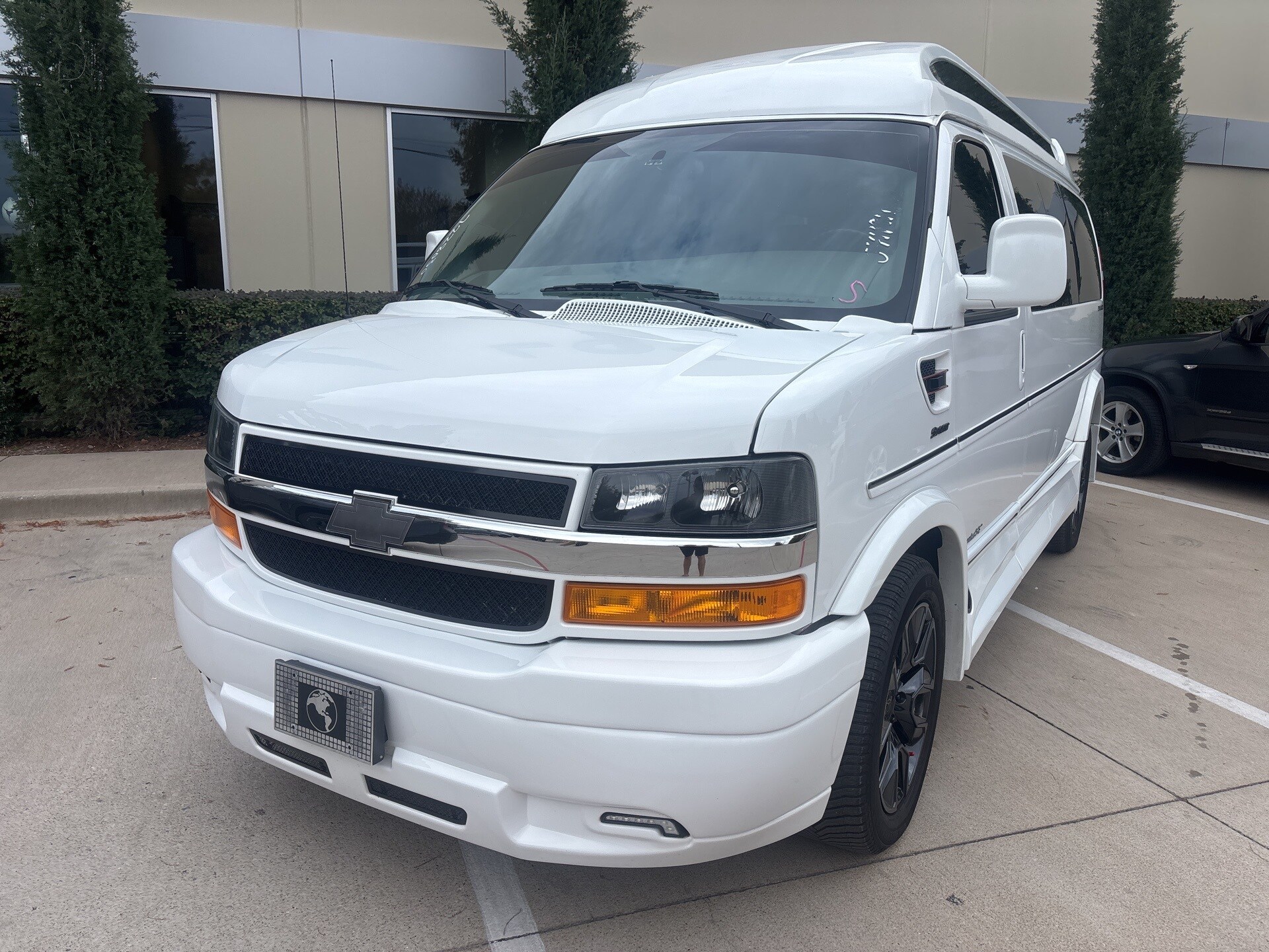 2023 Chevrolet Express 2500 Passenger Van photo 3