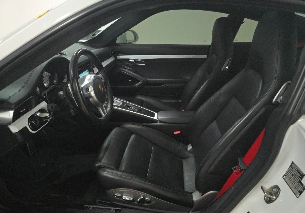 2016 Porsche 911 Turbo photo 2