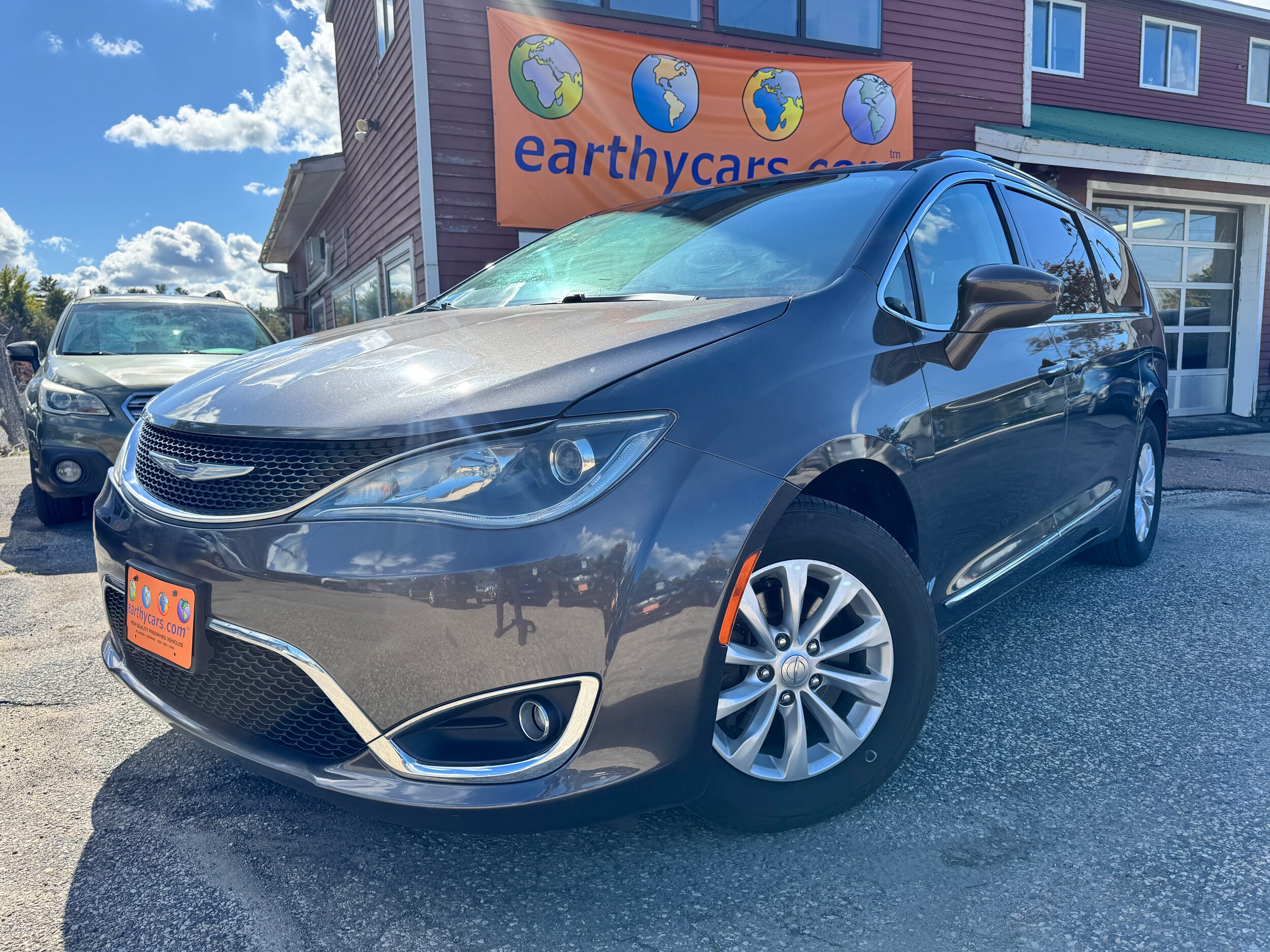 2019 Chrysler Pacifica Touring L photo 3