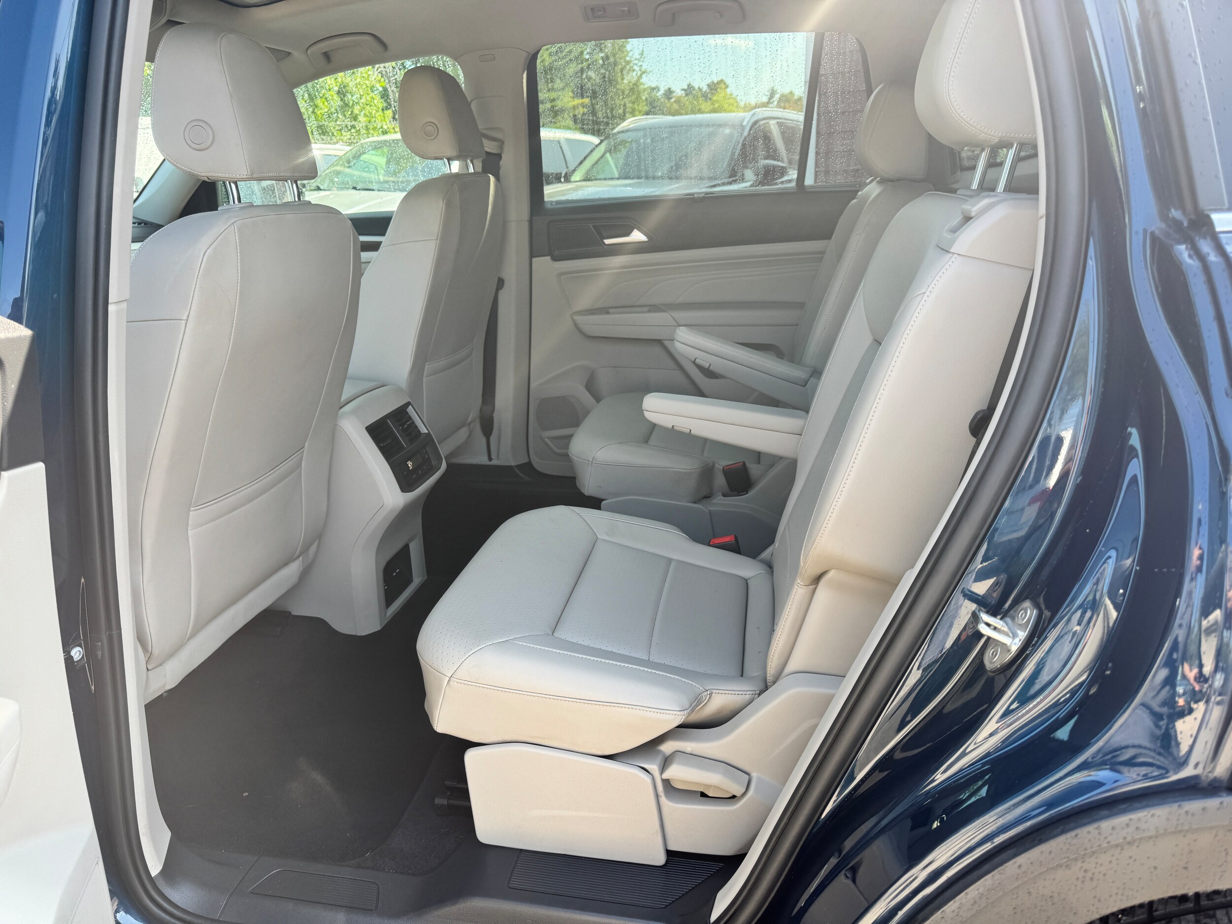 2022 Volkswagen Atlas SEL photo 4