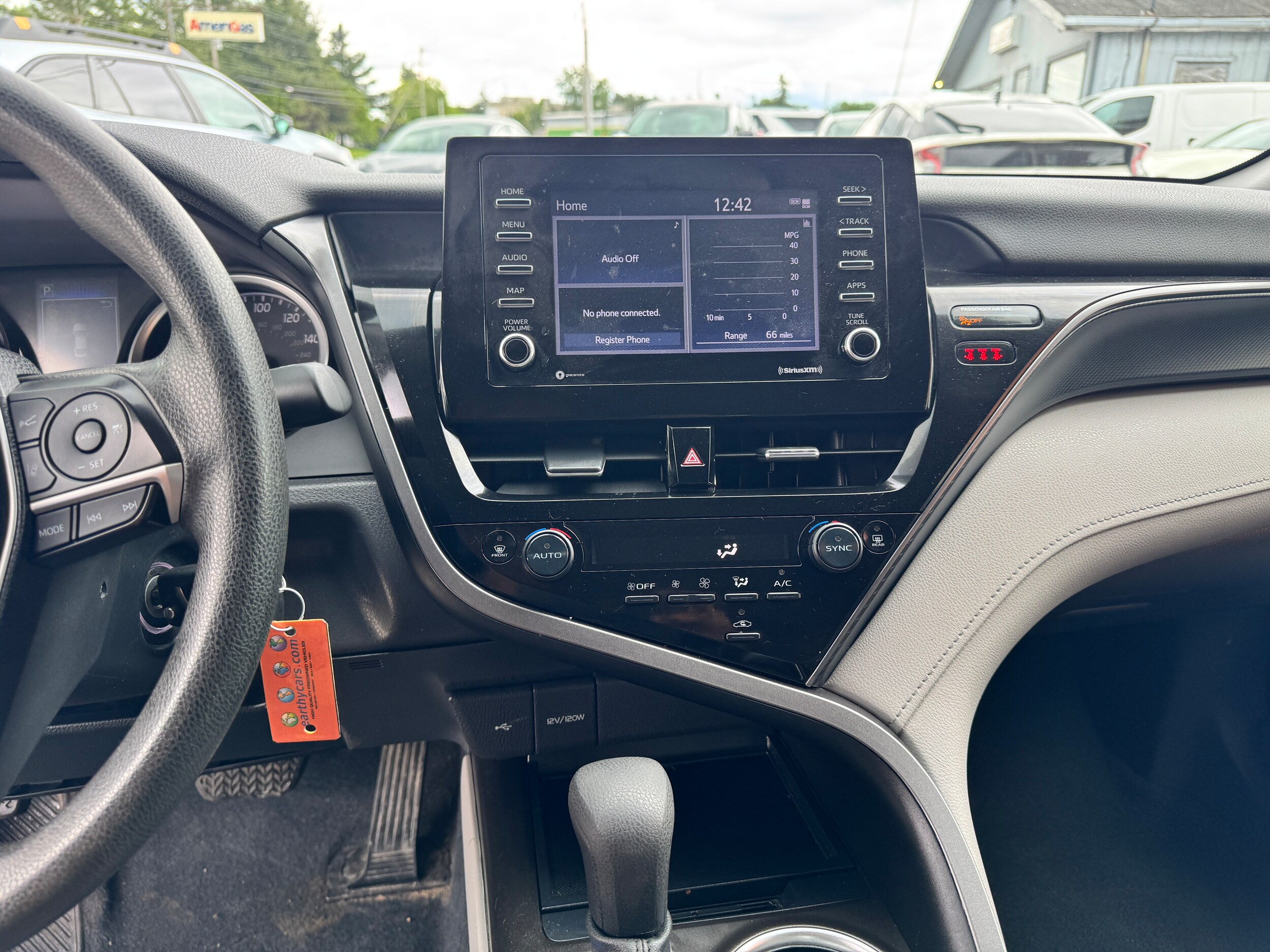 2024 Toyota Camry LE - Photo 15