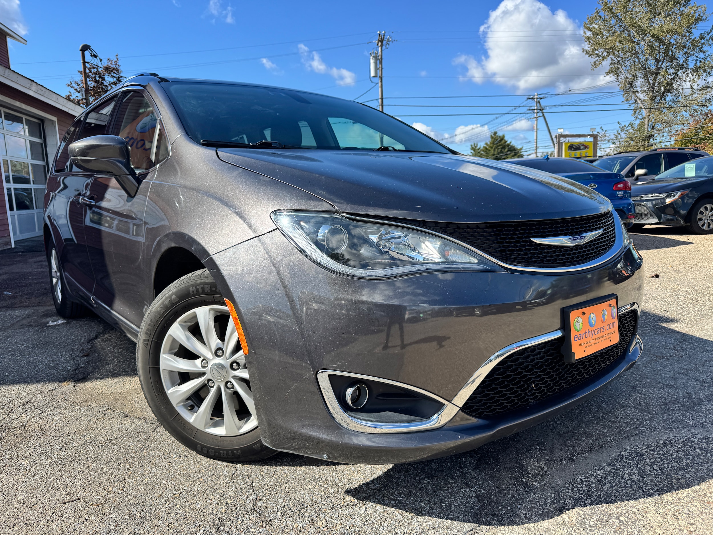 2019 Chrysler Pacifica Touring L's photo
