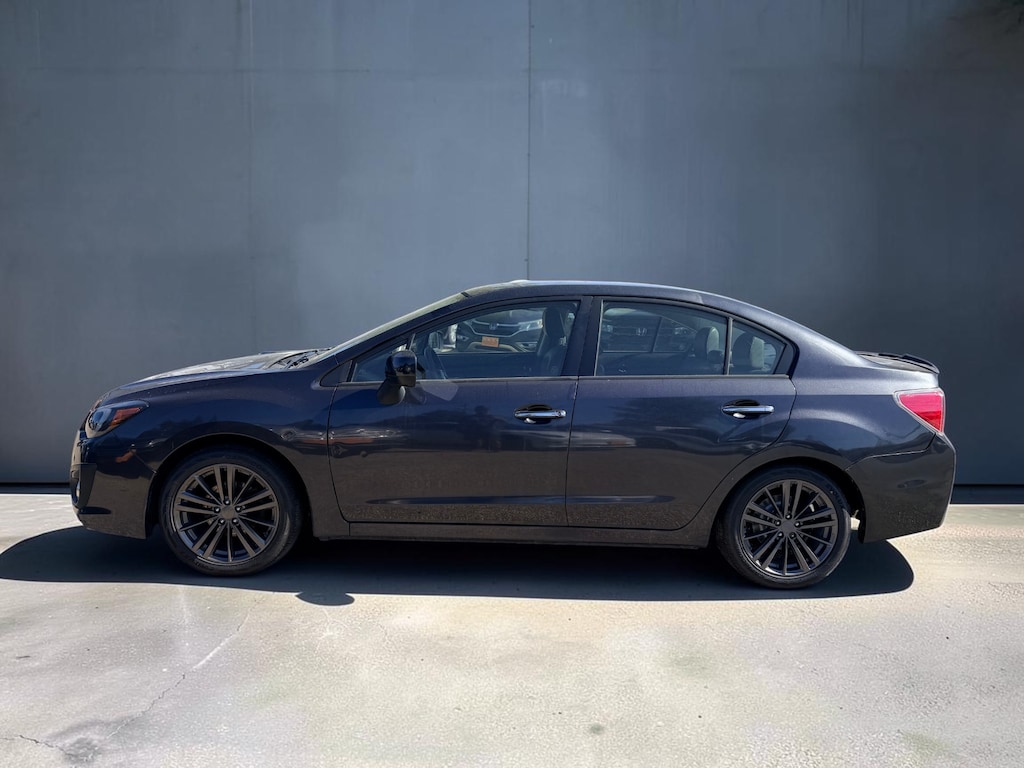 Used 2013 Subaru Impreza 2.0i Limited w/Moonroof/Nav Sedan