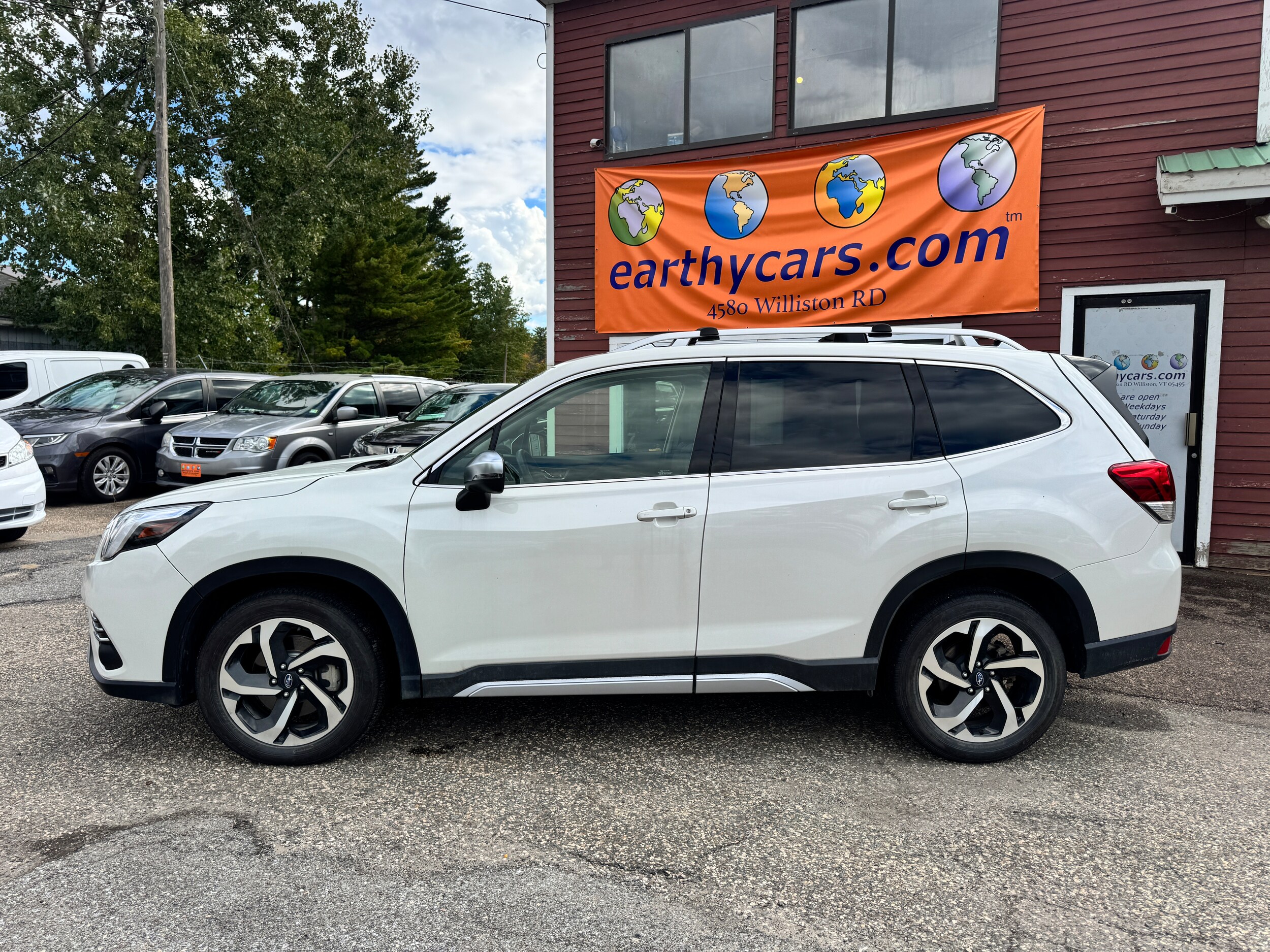 2024 Subaru Forester Touring photo 3