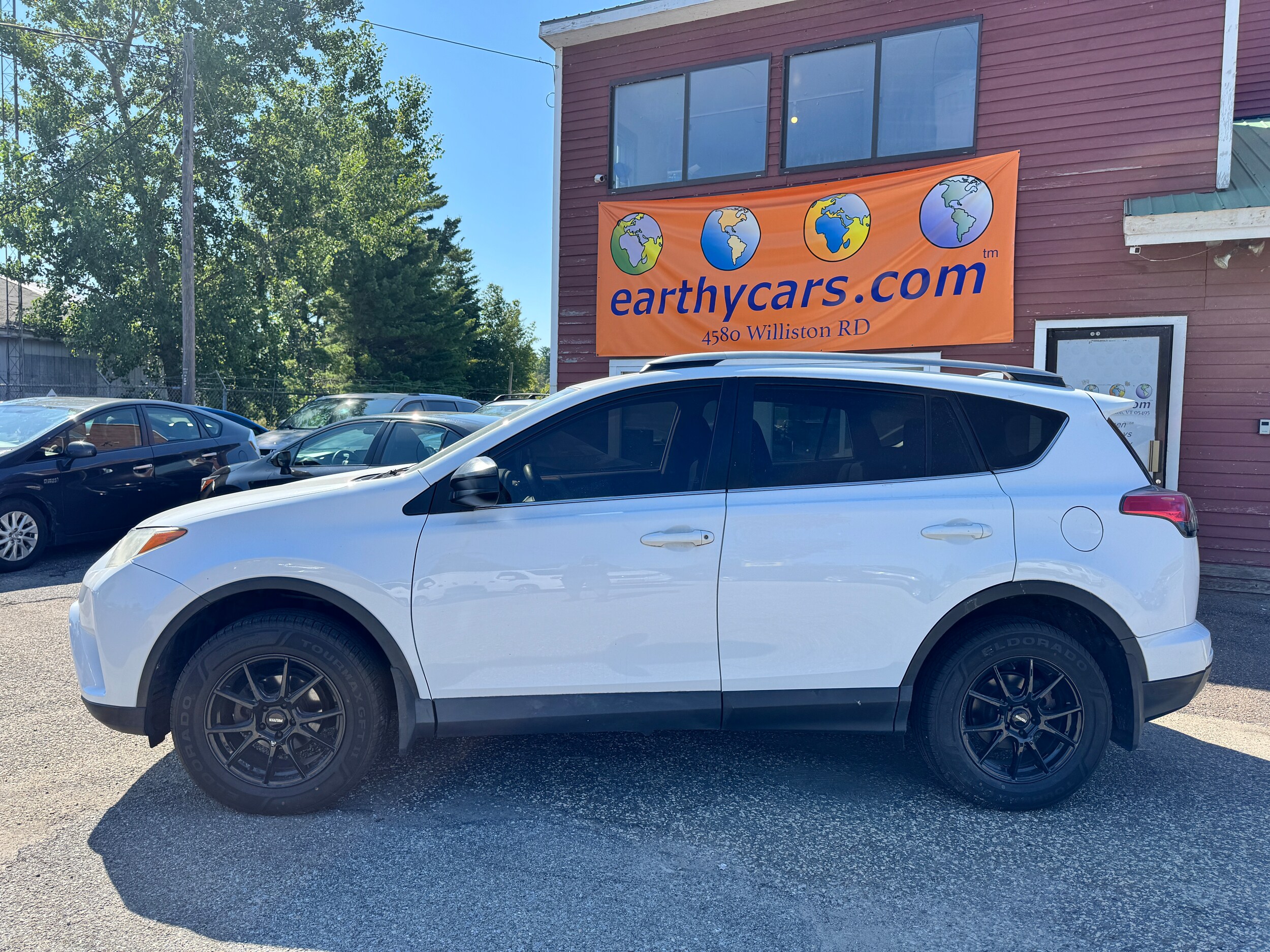 2017 Toyota RAV4 LE photo 3