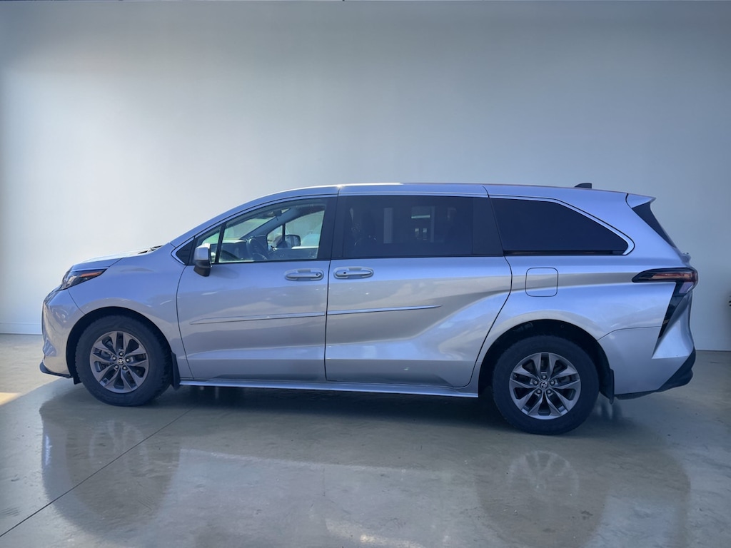 Used 2023 Toyota Sienna LE 8 Passenger Van Passenger Van