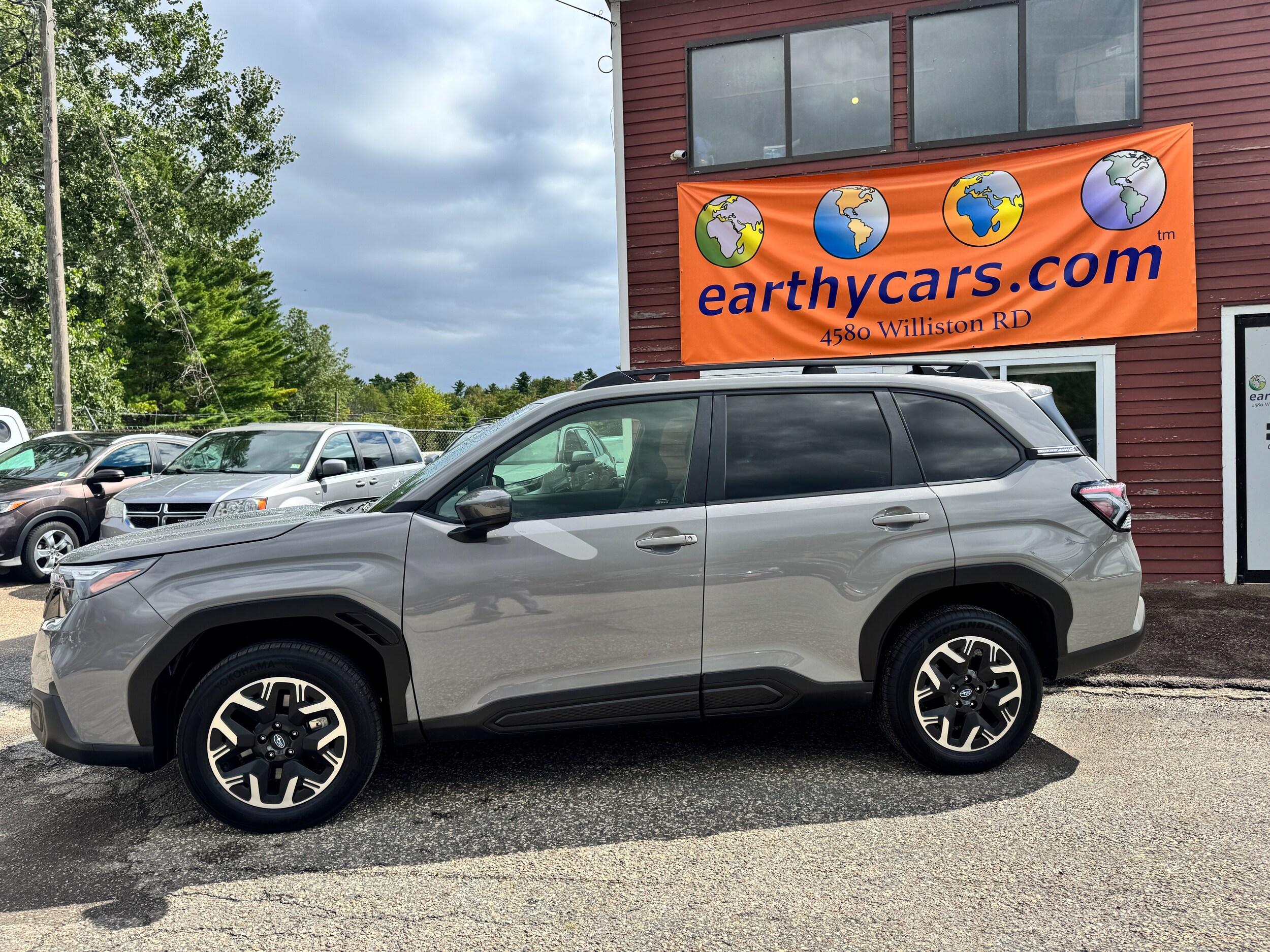 2025 Subaru Forester Premium photo 4