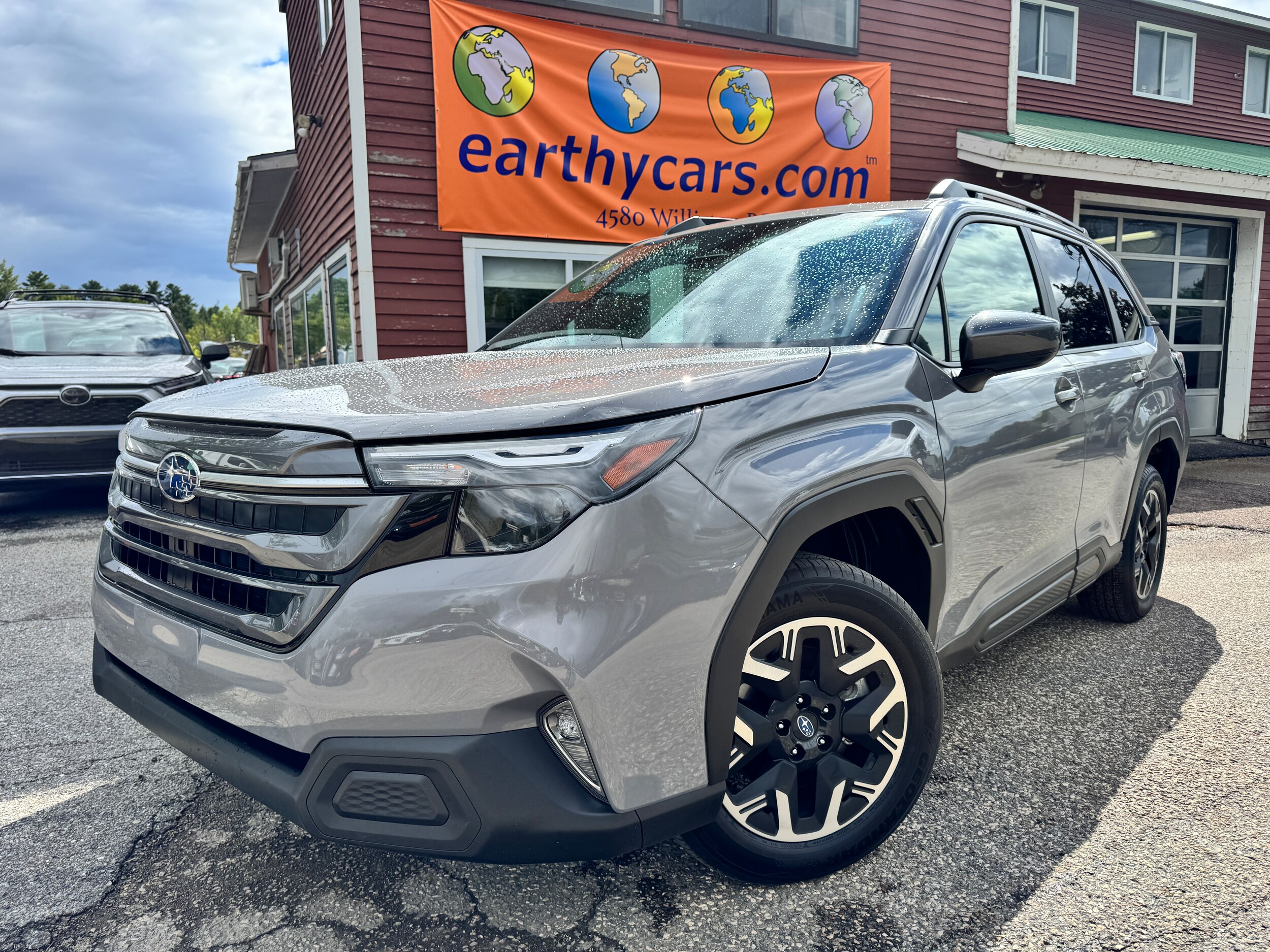 2025 Subaru Forester Premium photo 3