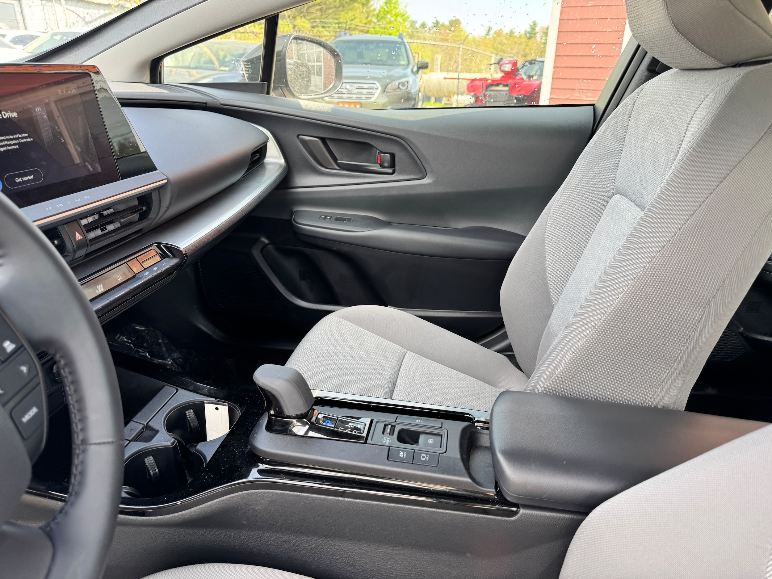 2024 Toyota Prius LE - Photo 12