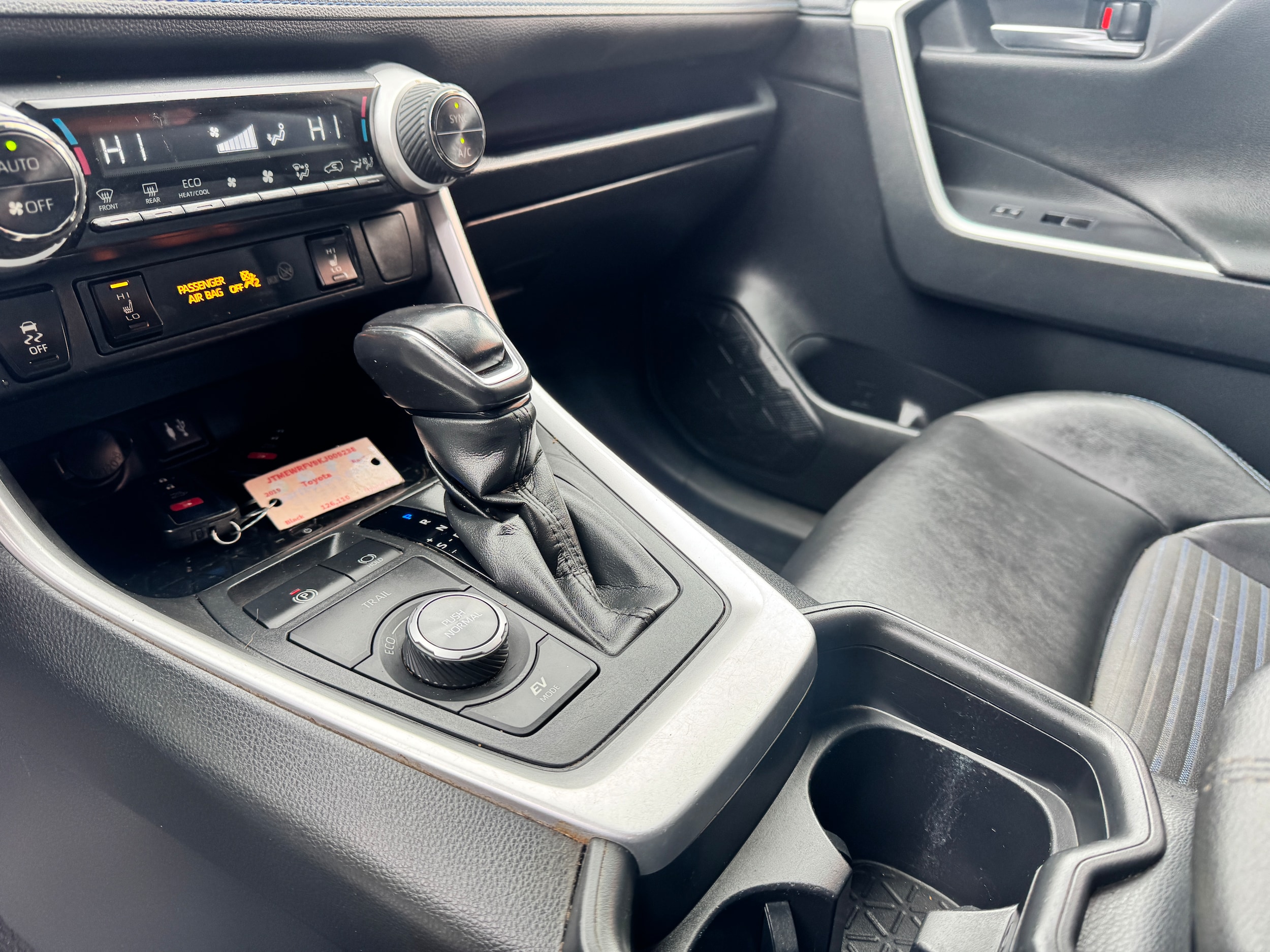 2019 Toyota RAV4 XSE - Photo 14