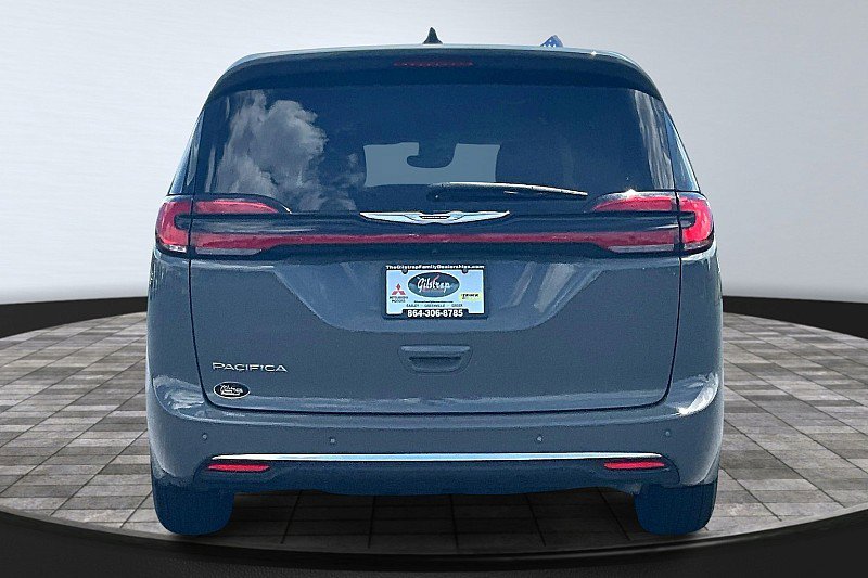 2023 Chrysler Pacifica Touring L photo 4