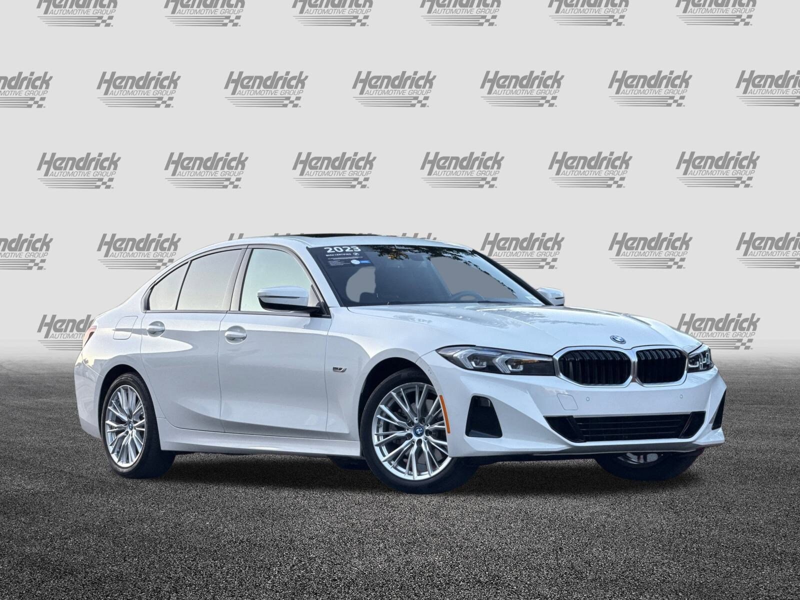 2023 Bmw 330e Sedan photo 2
