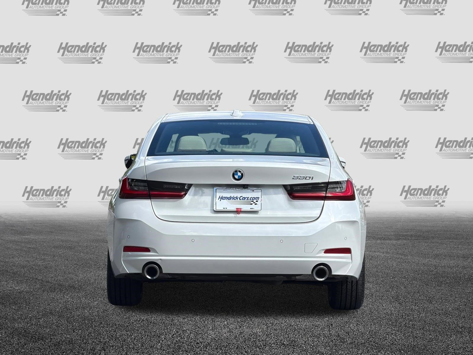2023 BMW 3 Series 330i photo 4