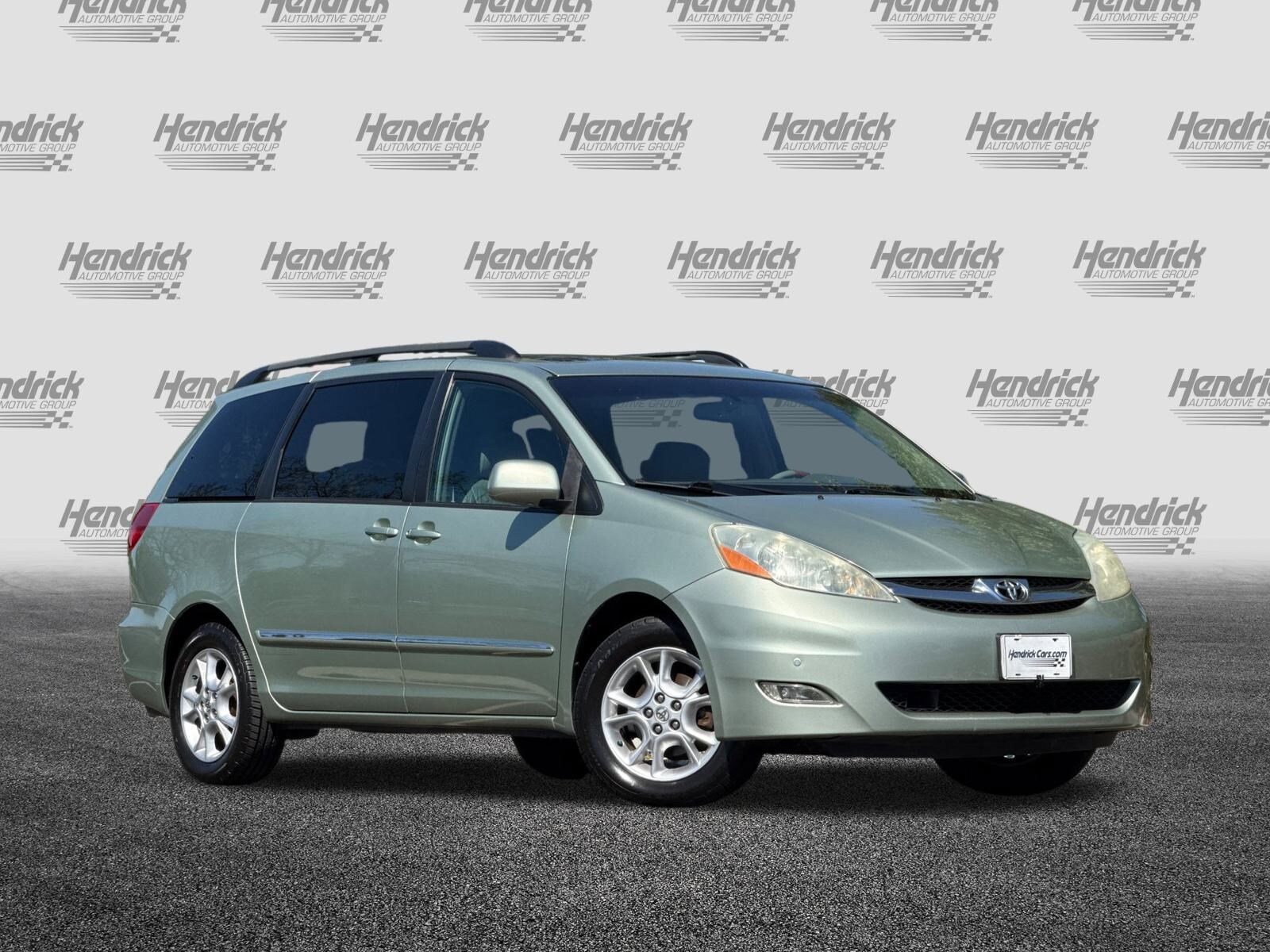 2006 Toyota Sienna XLE Limited photo 2
