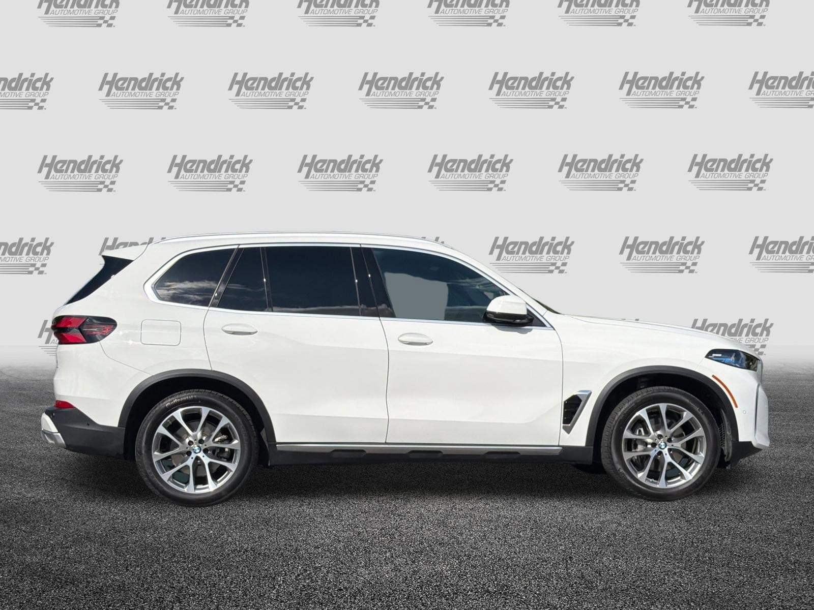 2026 BMW X5 sDrive40i photo 2