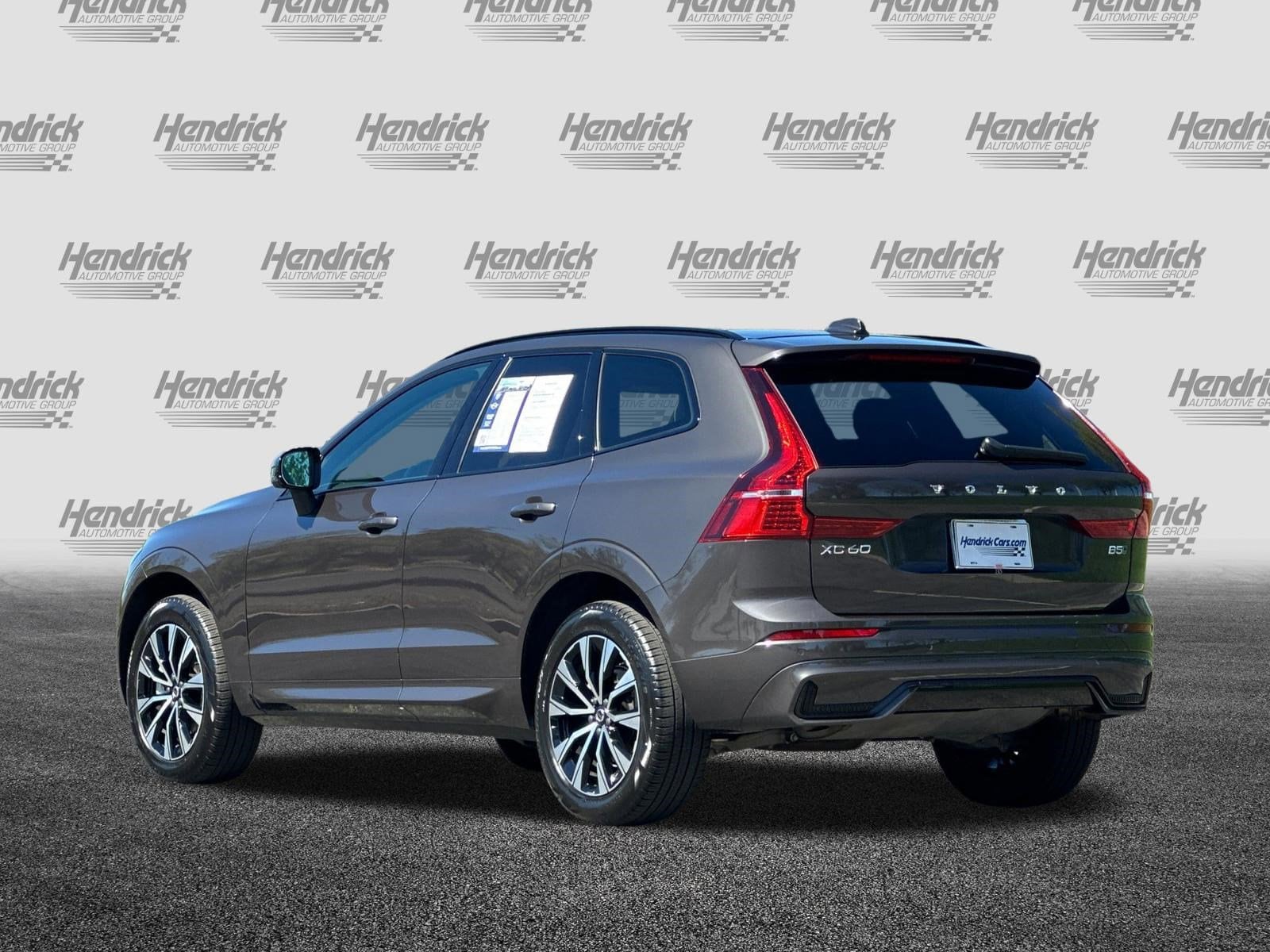 2025 Volvo XC60 Core photo 6
