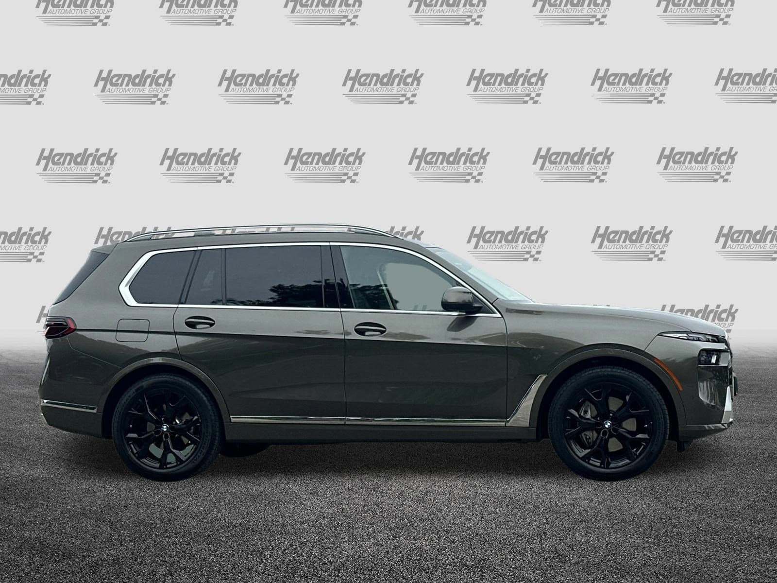2025 BMW X7 xDrive40i photo 2