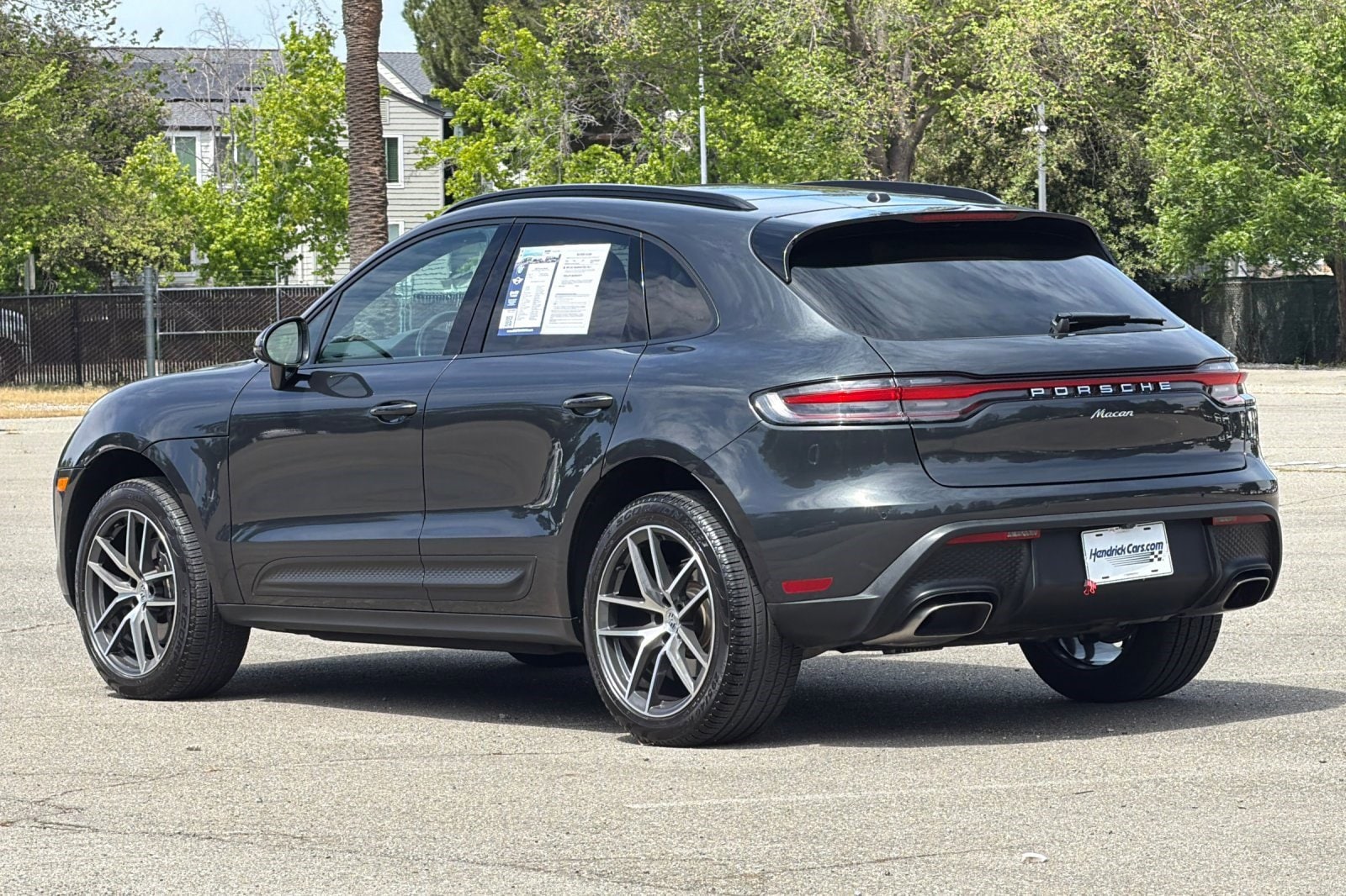 2025 Porsche Macan photo 6