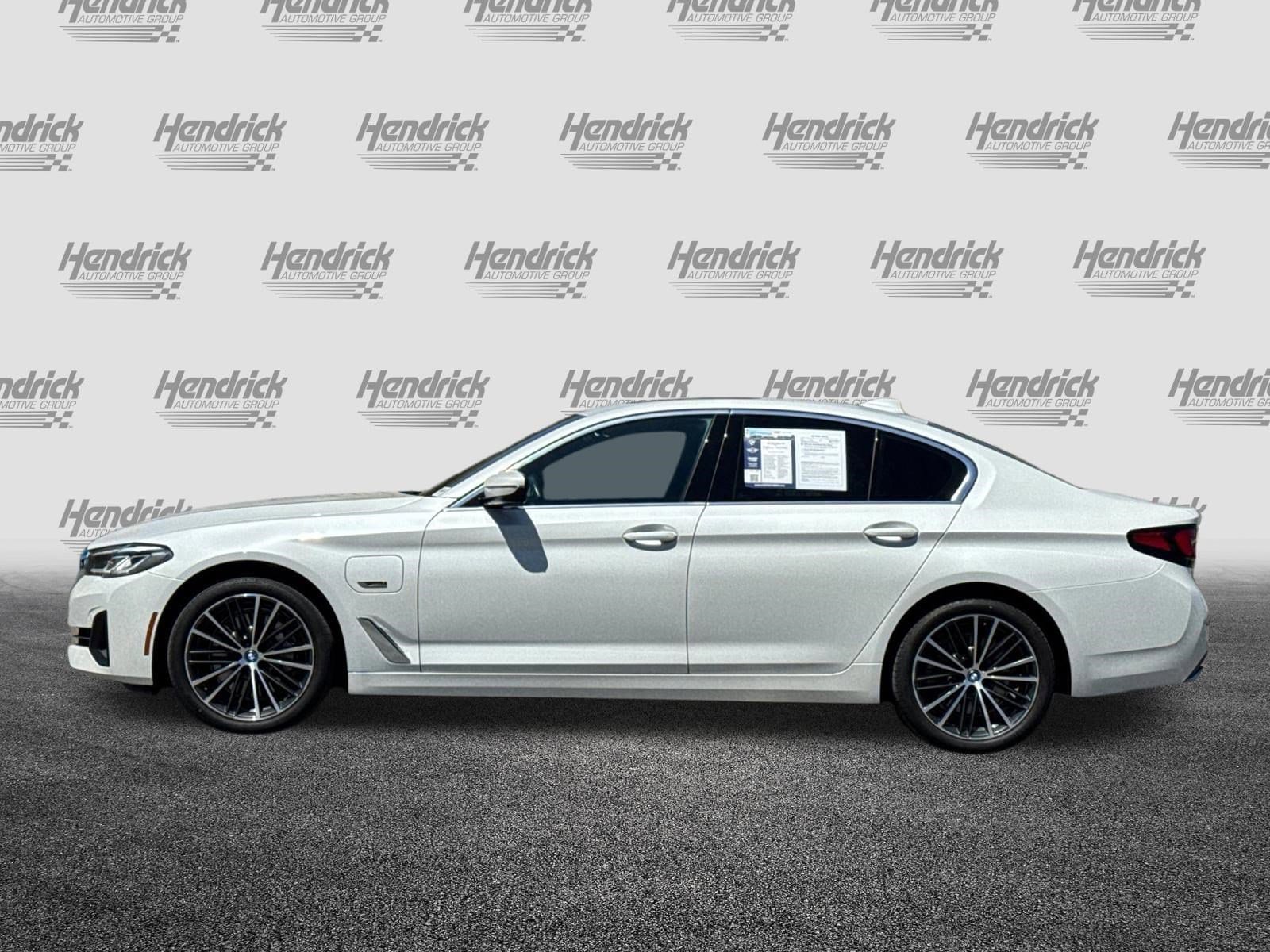 2023 BMW 5 Series 530e photo 3