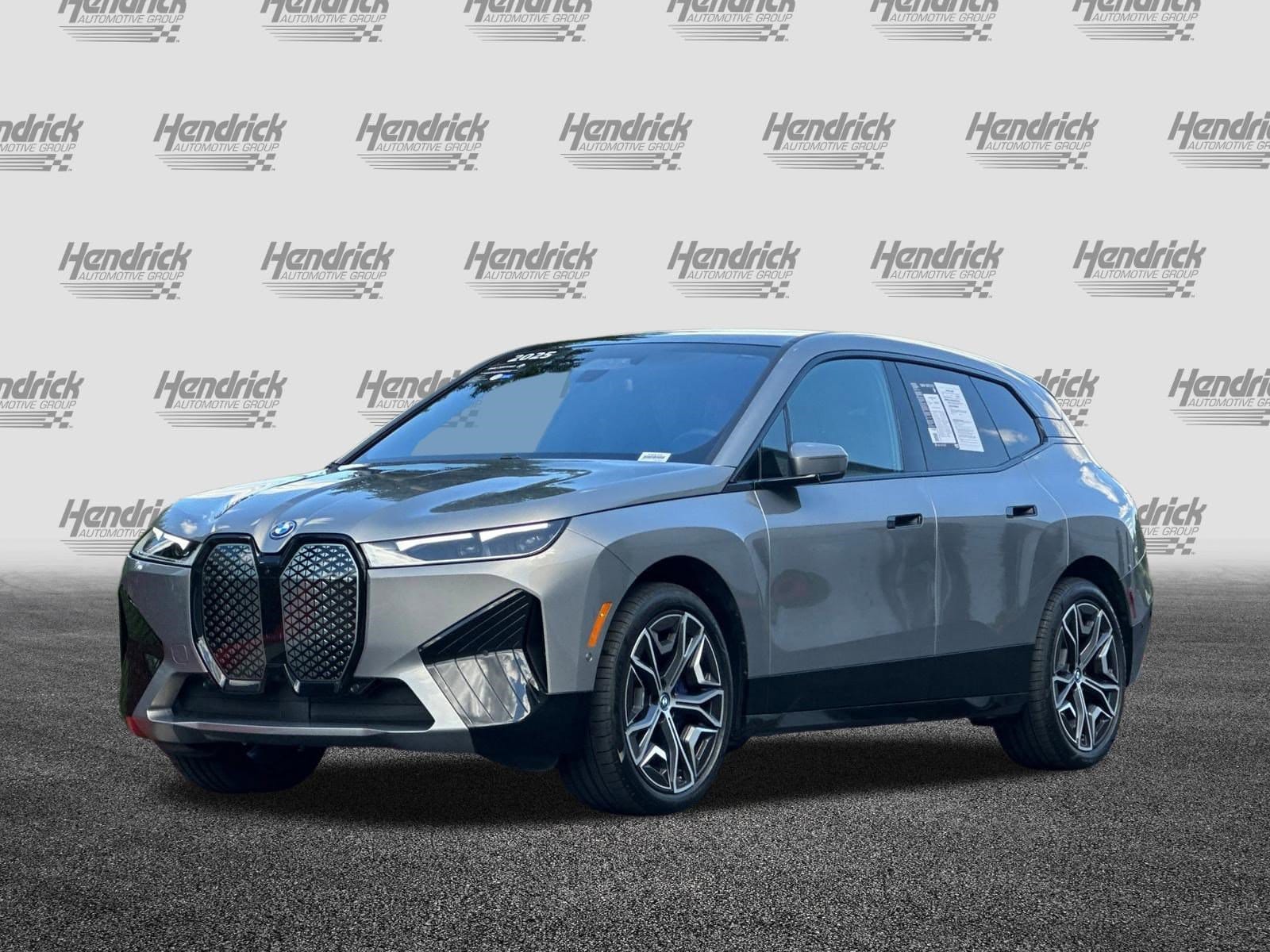 2025 BMW iX xDrive50 photo 3