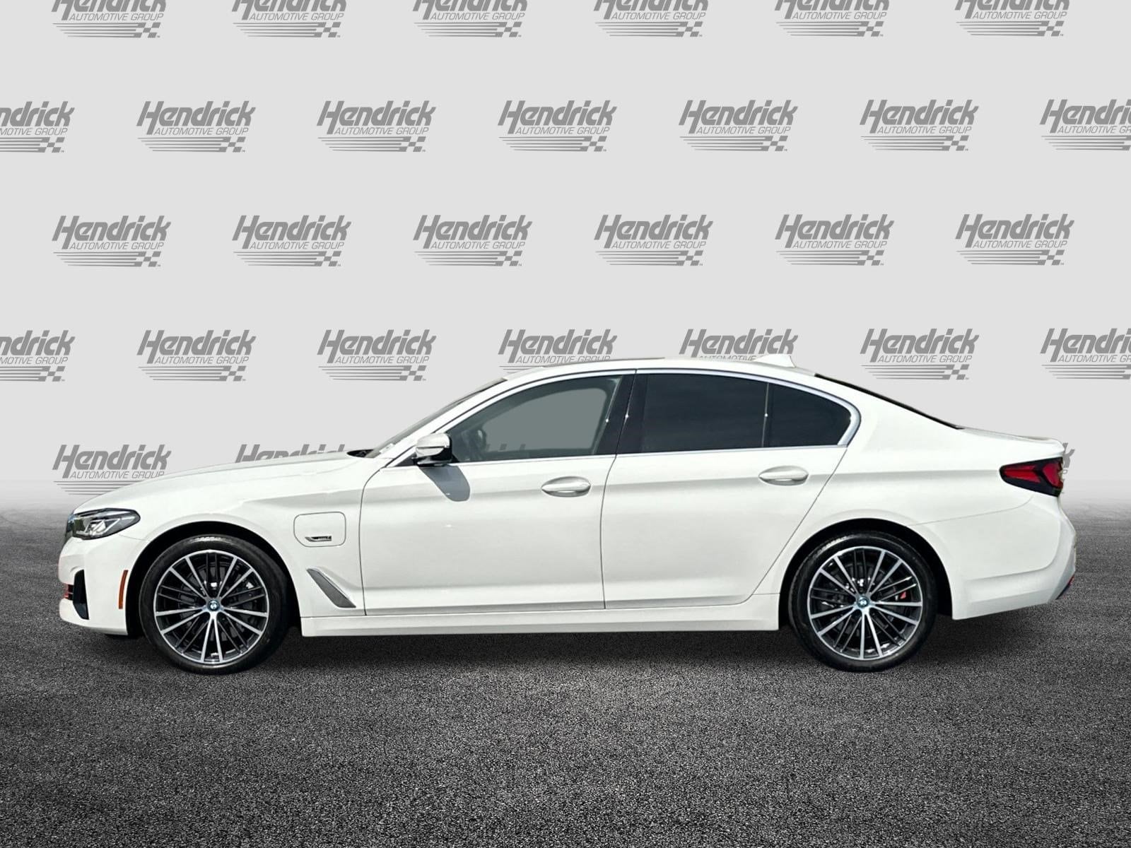 2023 BMW 5 Series 530e photo 3