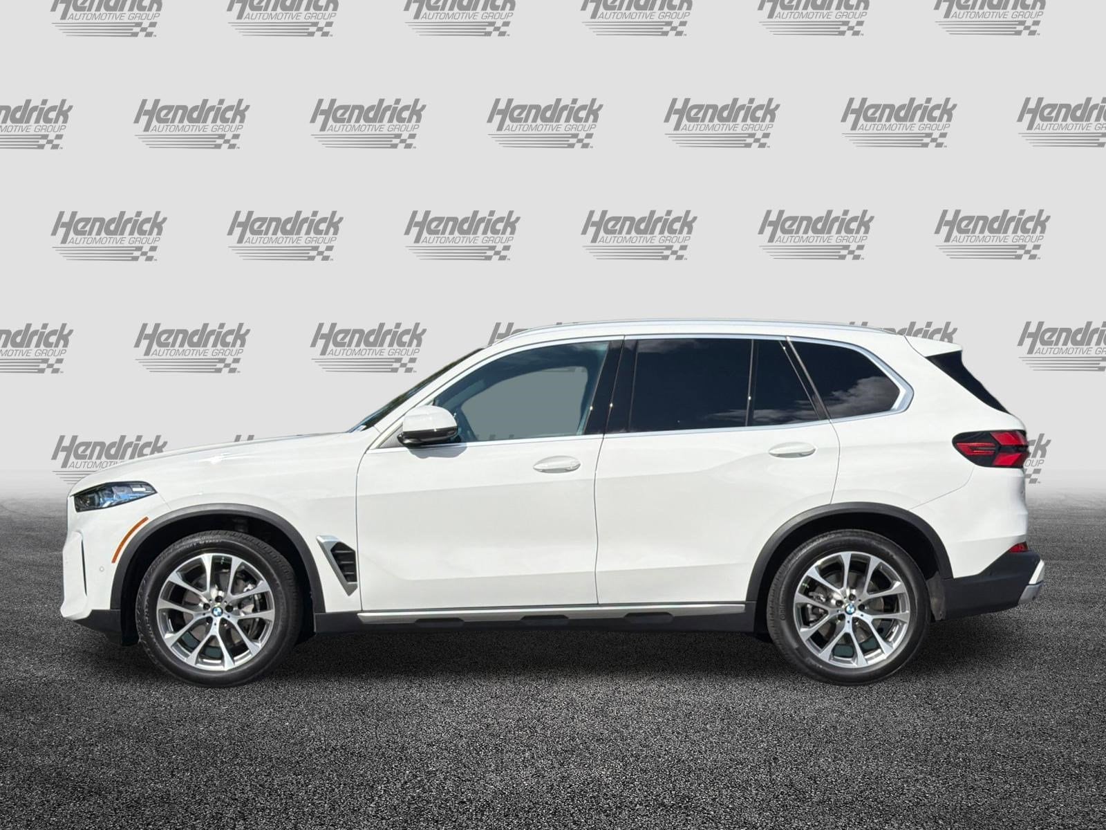 2026 BMW X5 sDrive40i photo 3