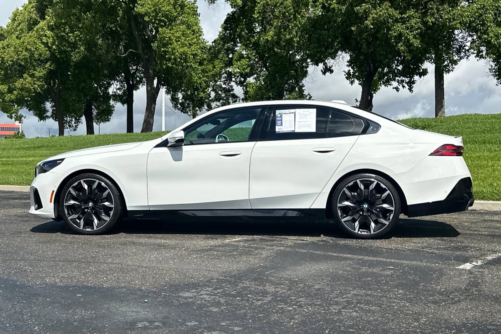 2026 BMW 5 Series 540i xDrive photo 3