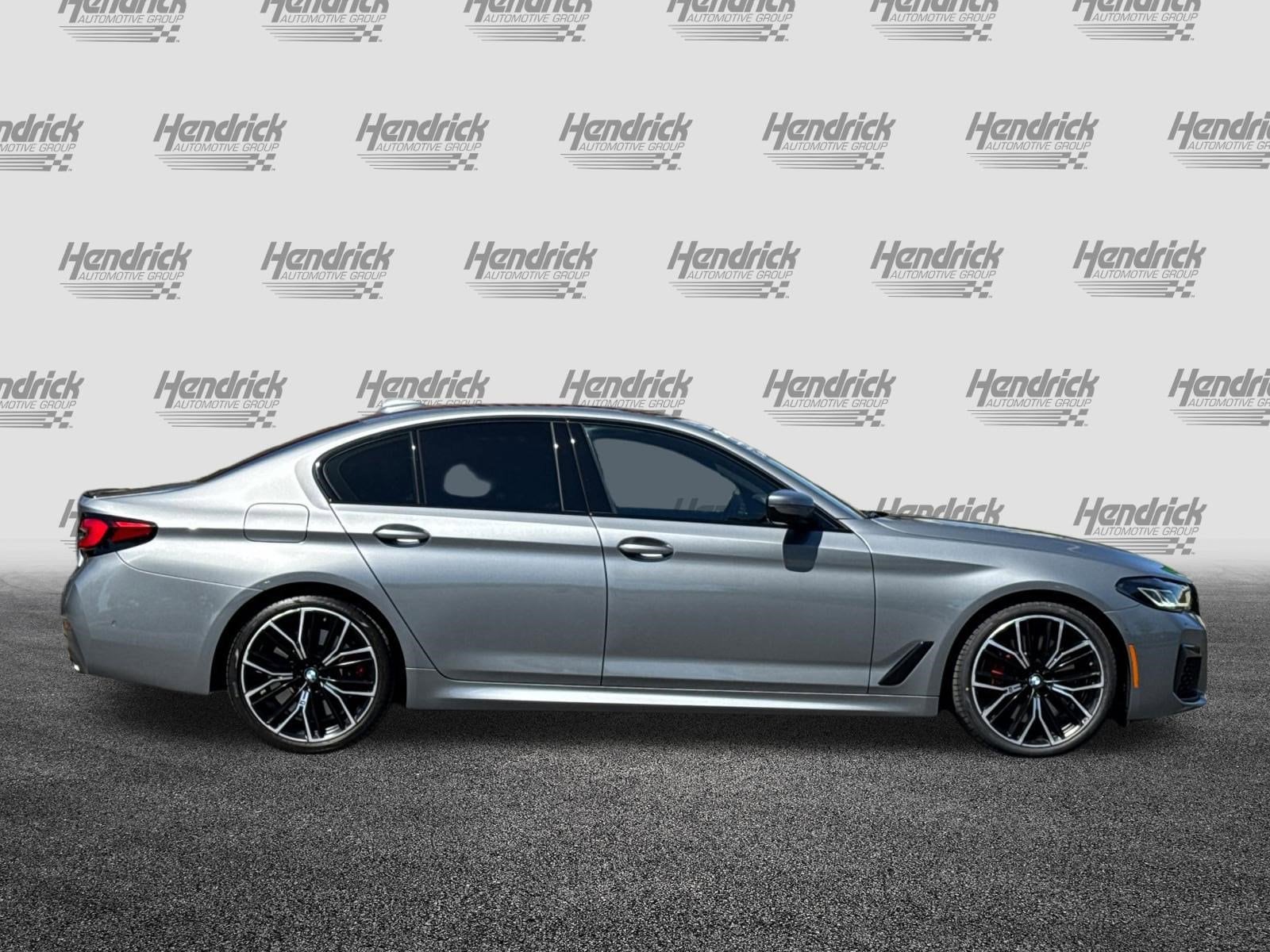 2023 BMW 5 Series 540i photo 2