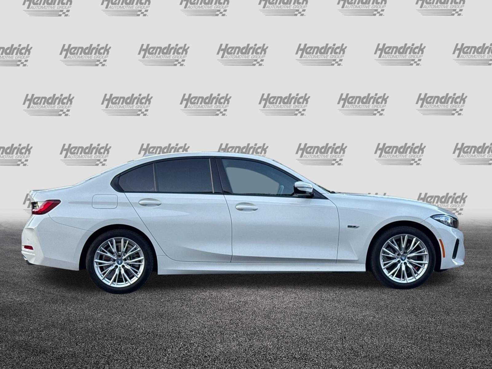 2023 Bmw 330e Sedan photo 3