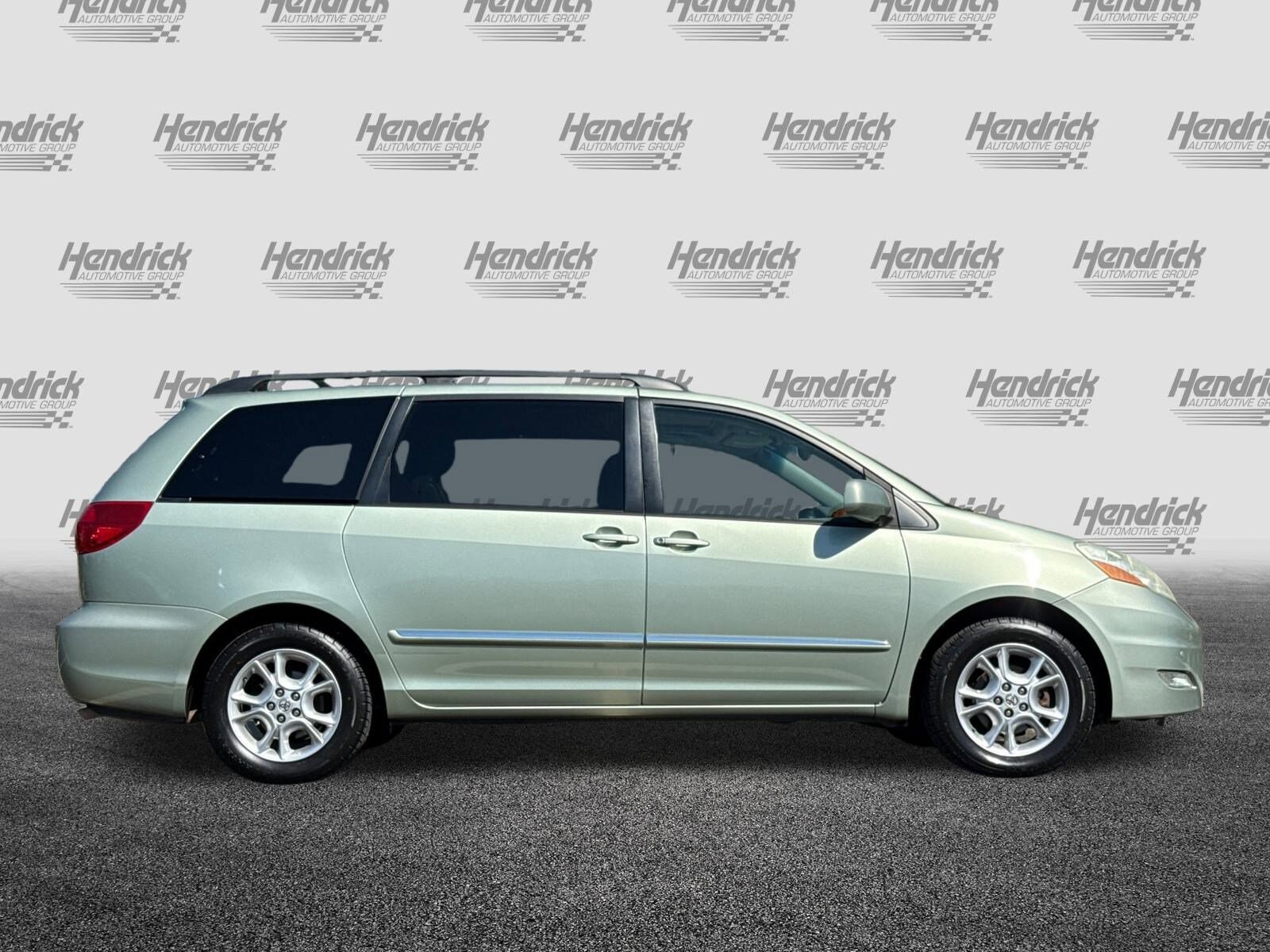 2006 Toyota Sienna XLE Limited photo 3