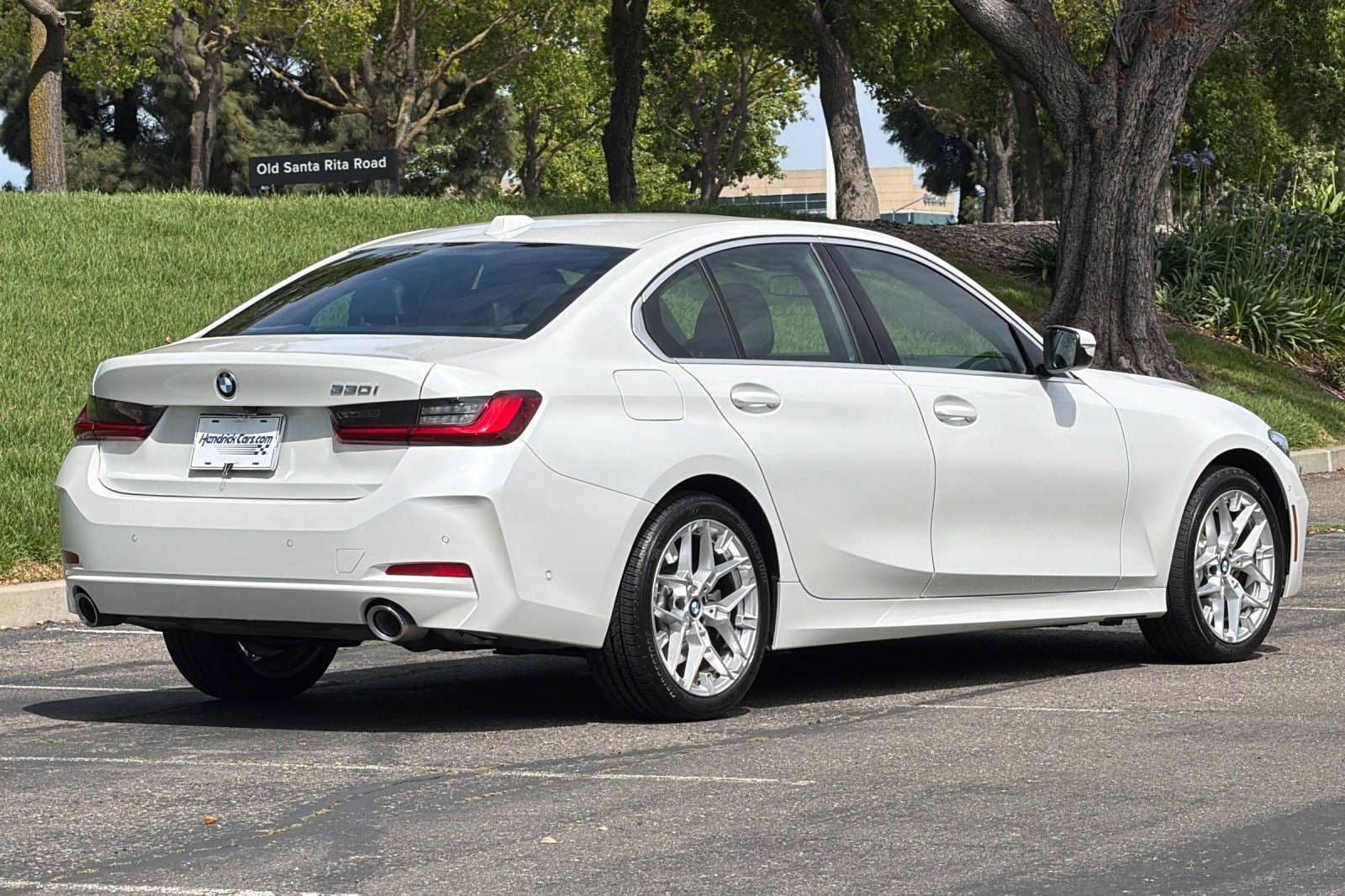 2025 BMW 3 Series 330i photo 4