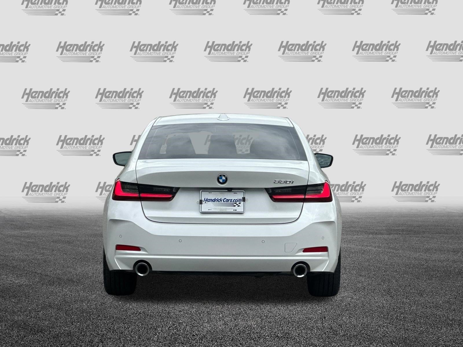 2025 BMW 3 Series 330i photo 5