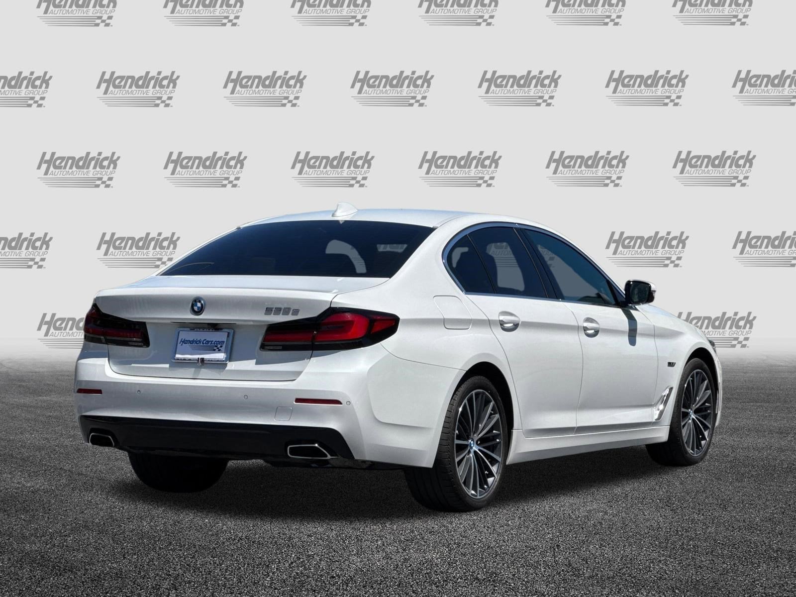 2023 BMW 5 Series 530e photo 4