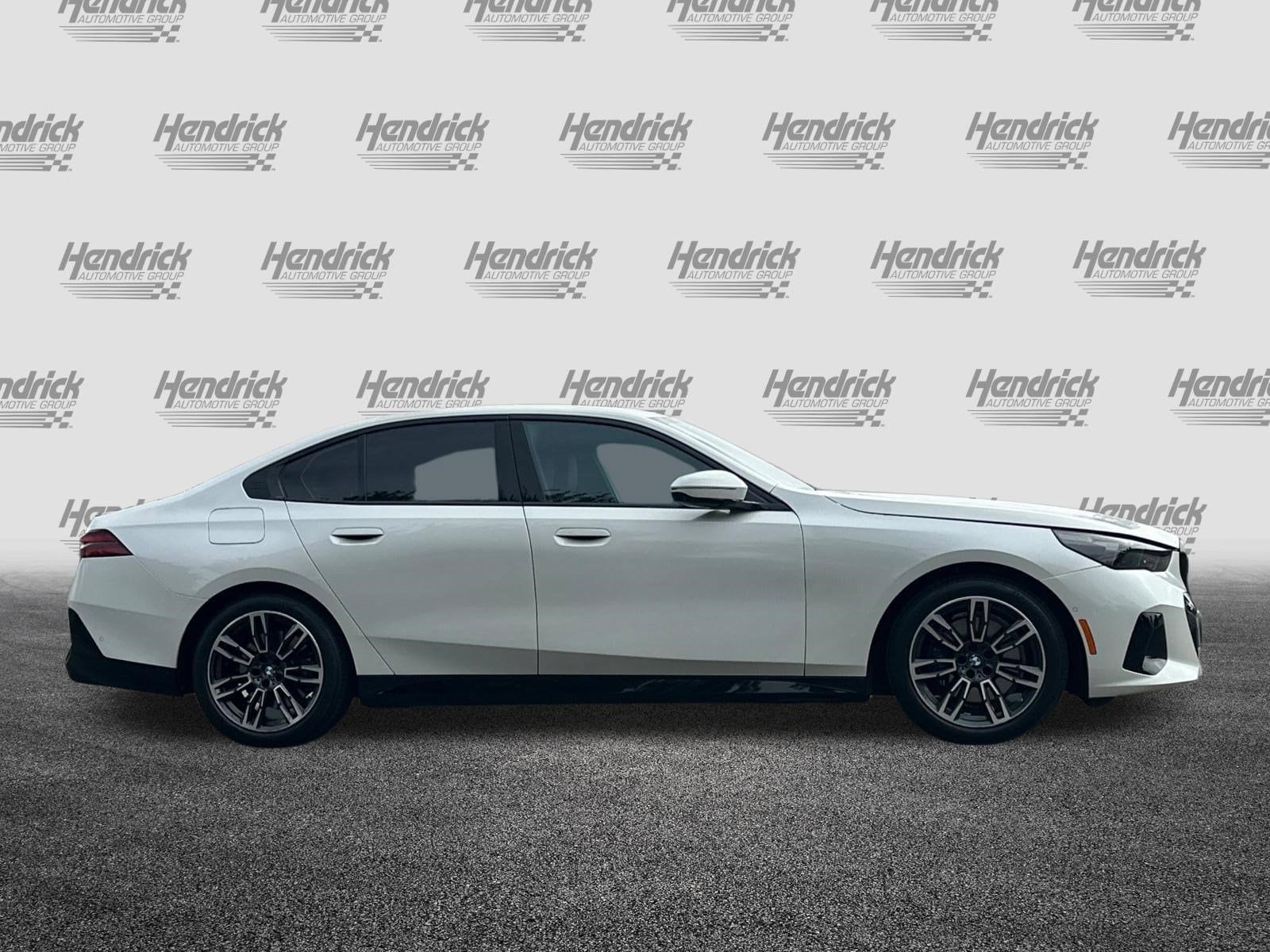 2024 BMW 5 Series 530i photo 2