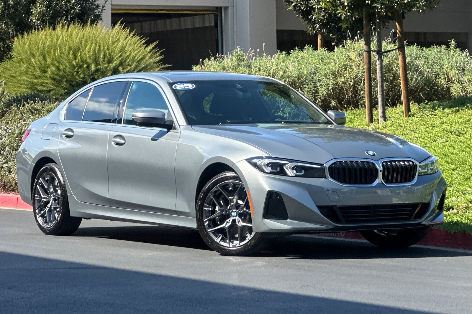 2025 Bmw 330i photo 2