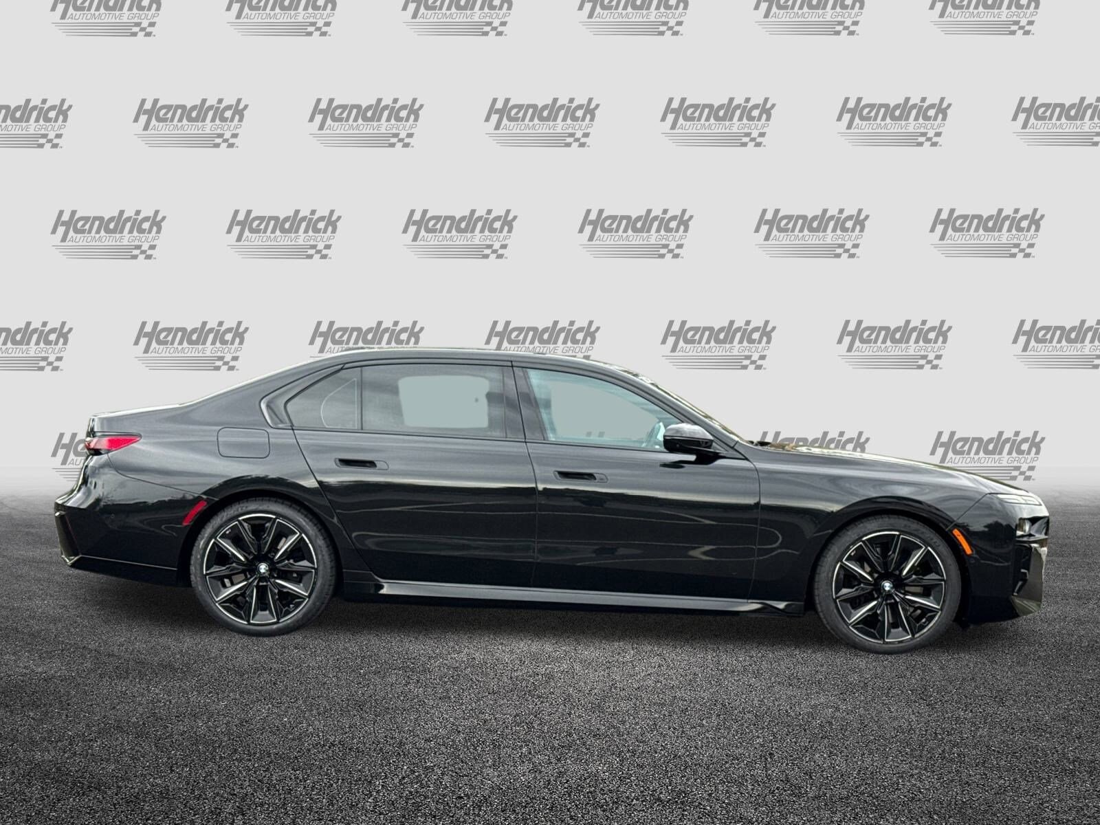 2023 Bmw 740i photo 2