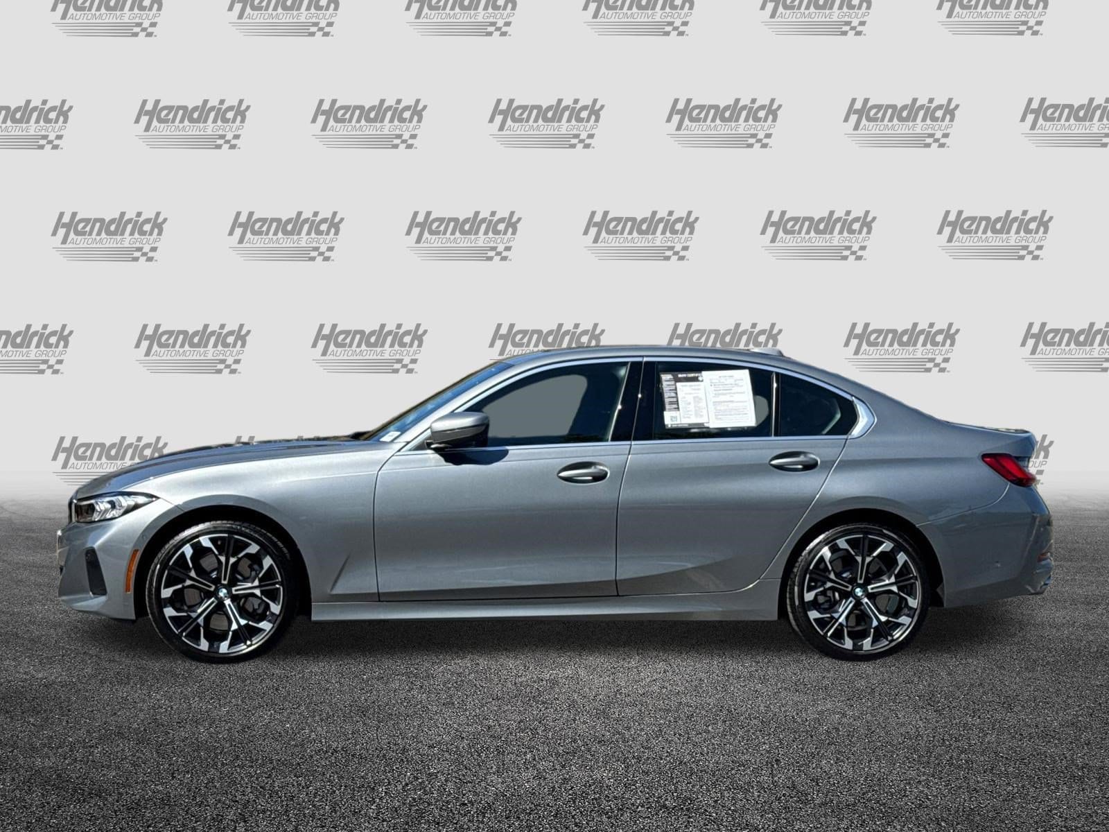 2025 BMW 3 Series 330i xDrive photo 3
