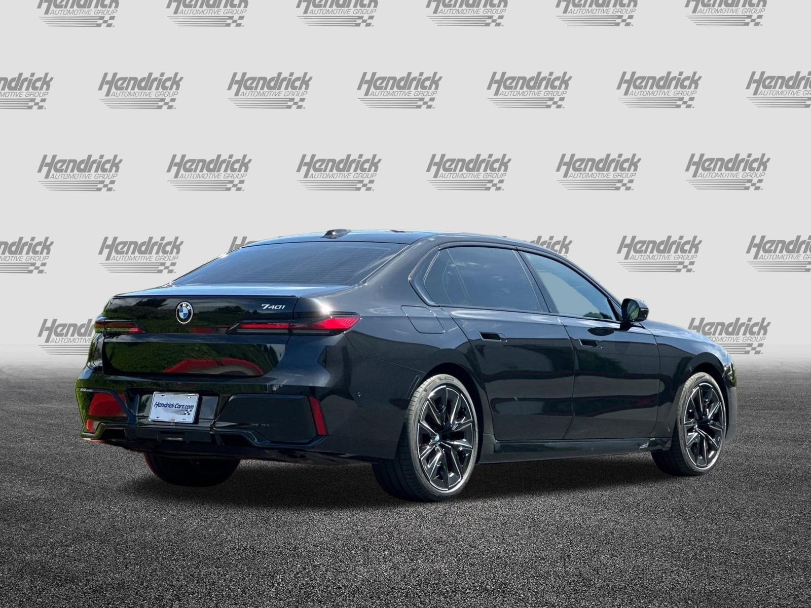 2025 BMW 7 Series 740i photo 4