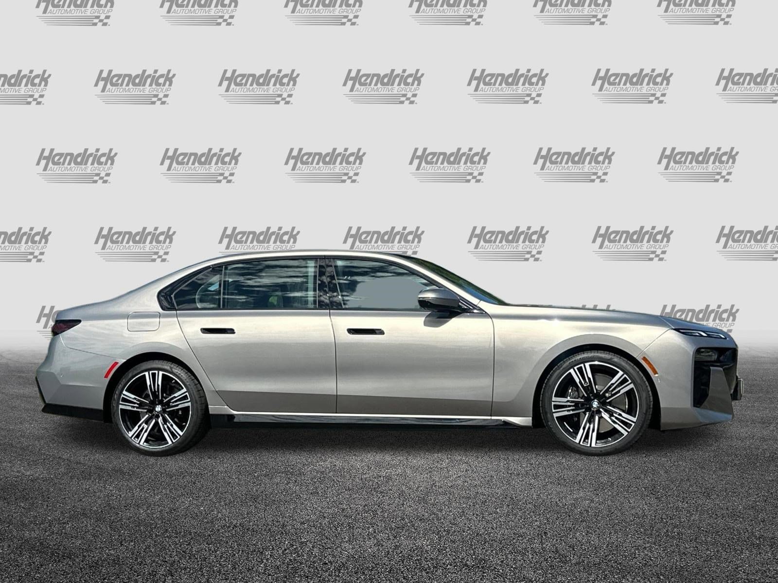 2025 BMW 7 Series 740i photo 2