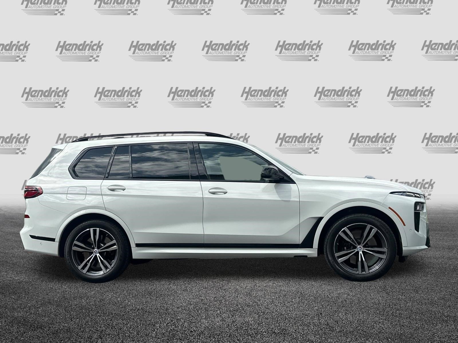 2023 BMW X7 M60i photo 2