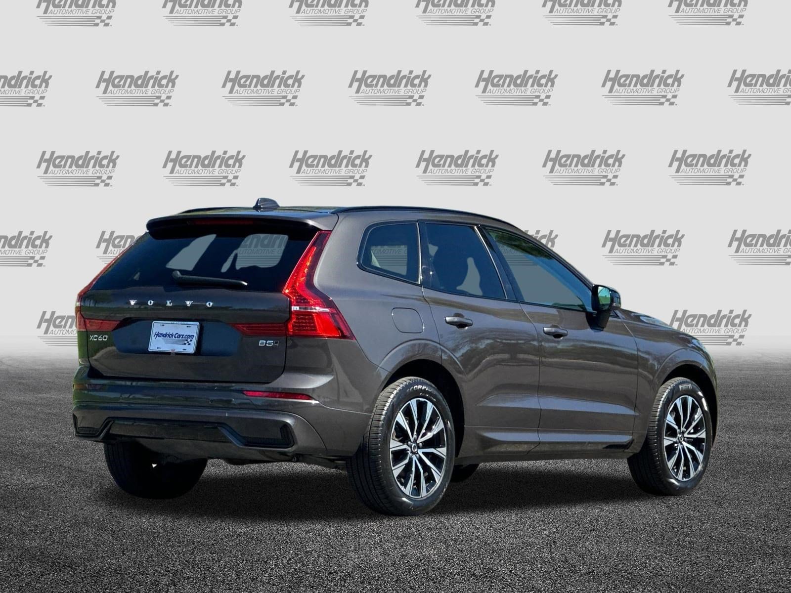 2025 Volvo XC60 Core photo 4