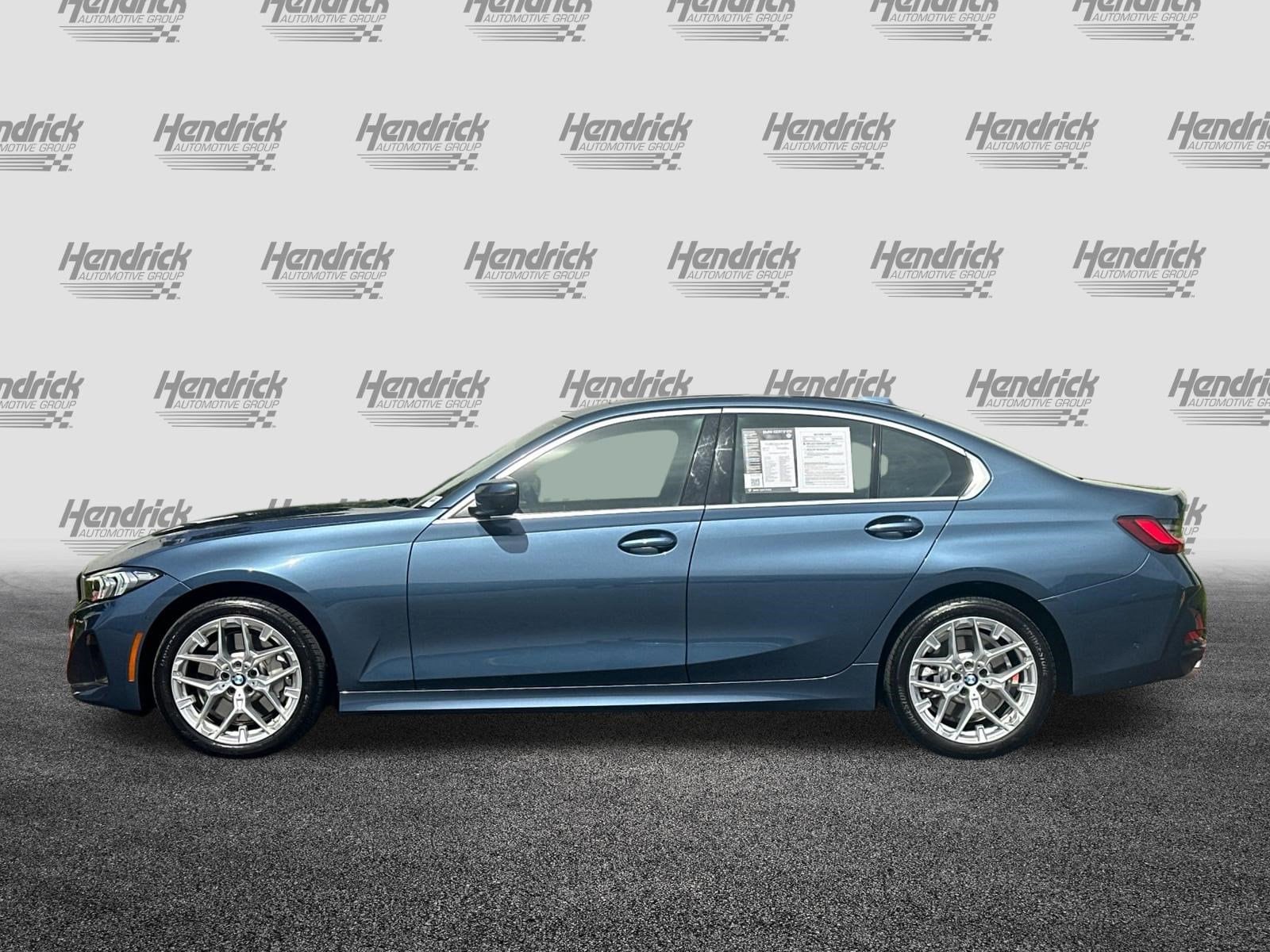 2025 BMW 3 Series 330i xDrive photo 3
