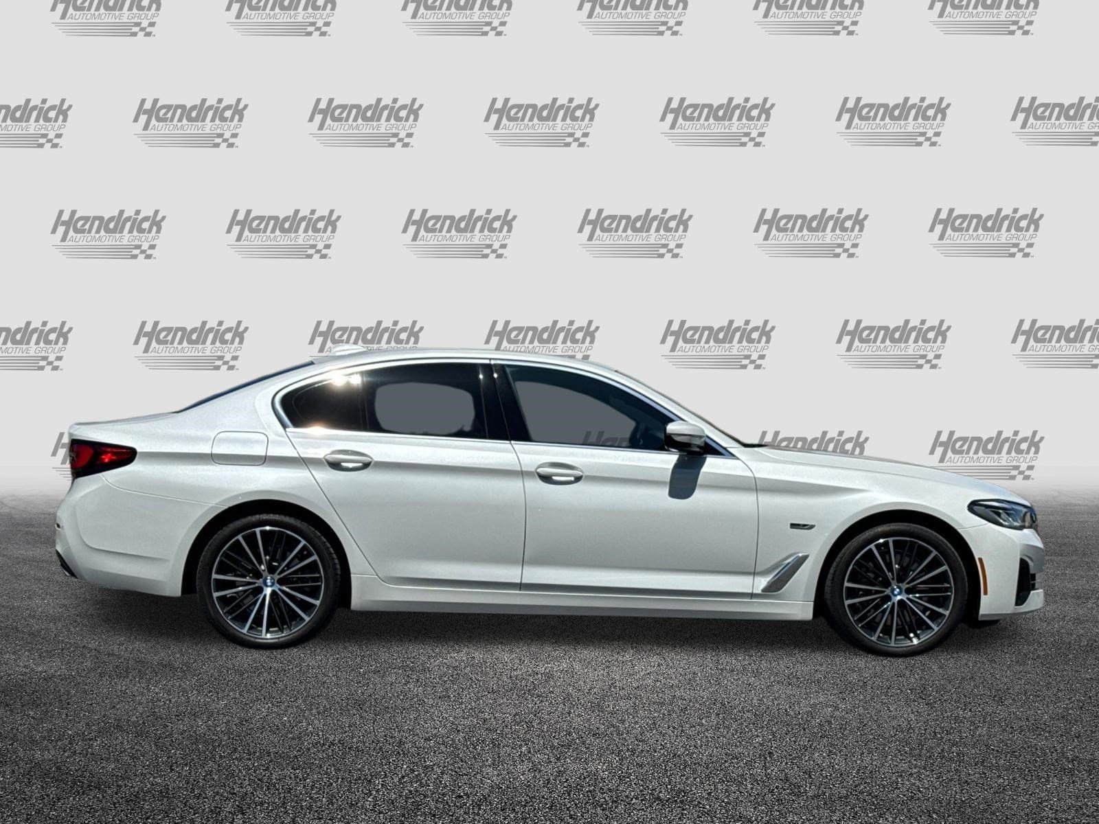 2023 BMW 5 Series 530e photo 2