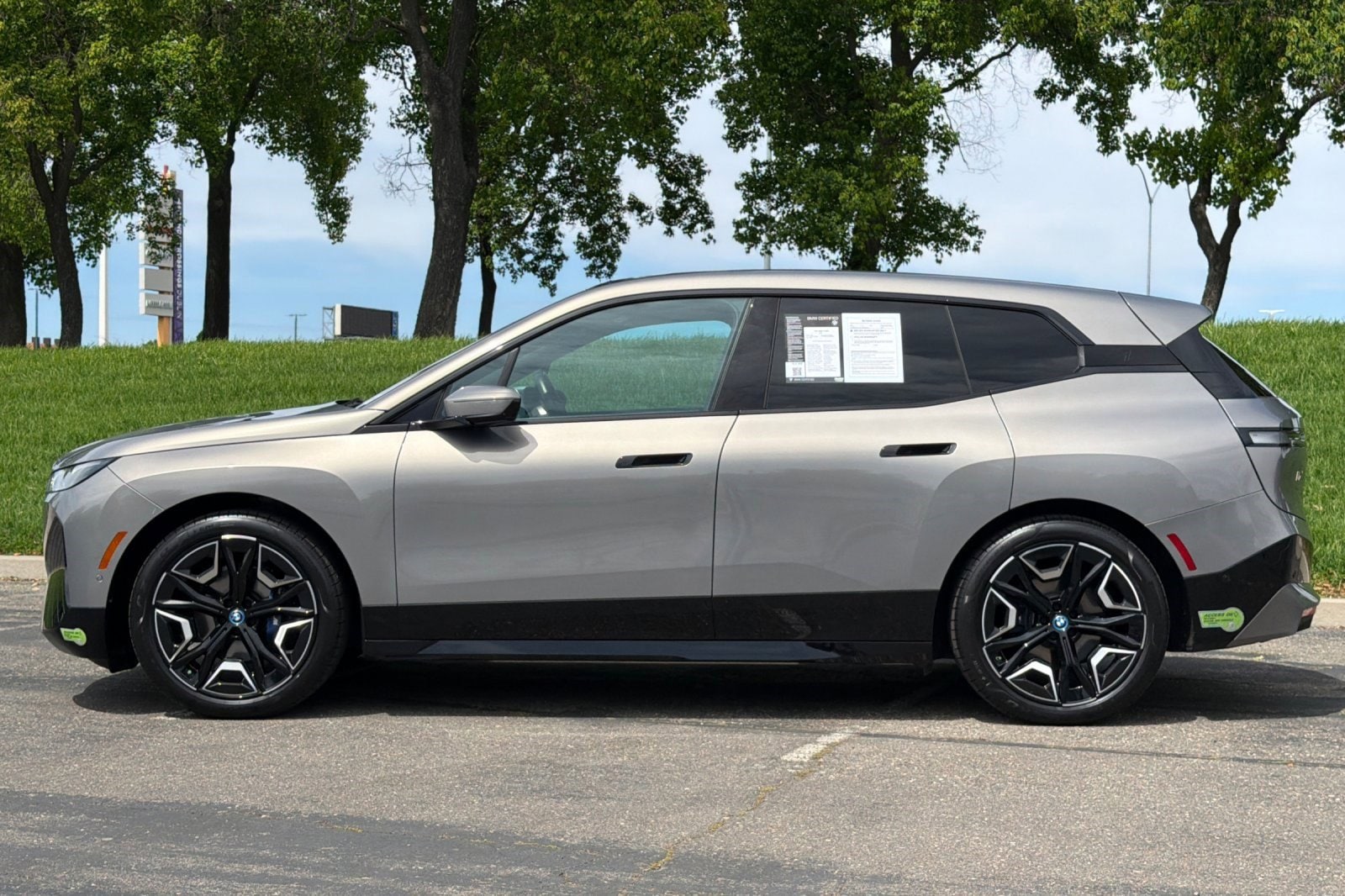 2024 BMW iX M60 photo 3