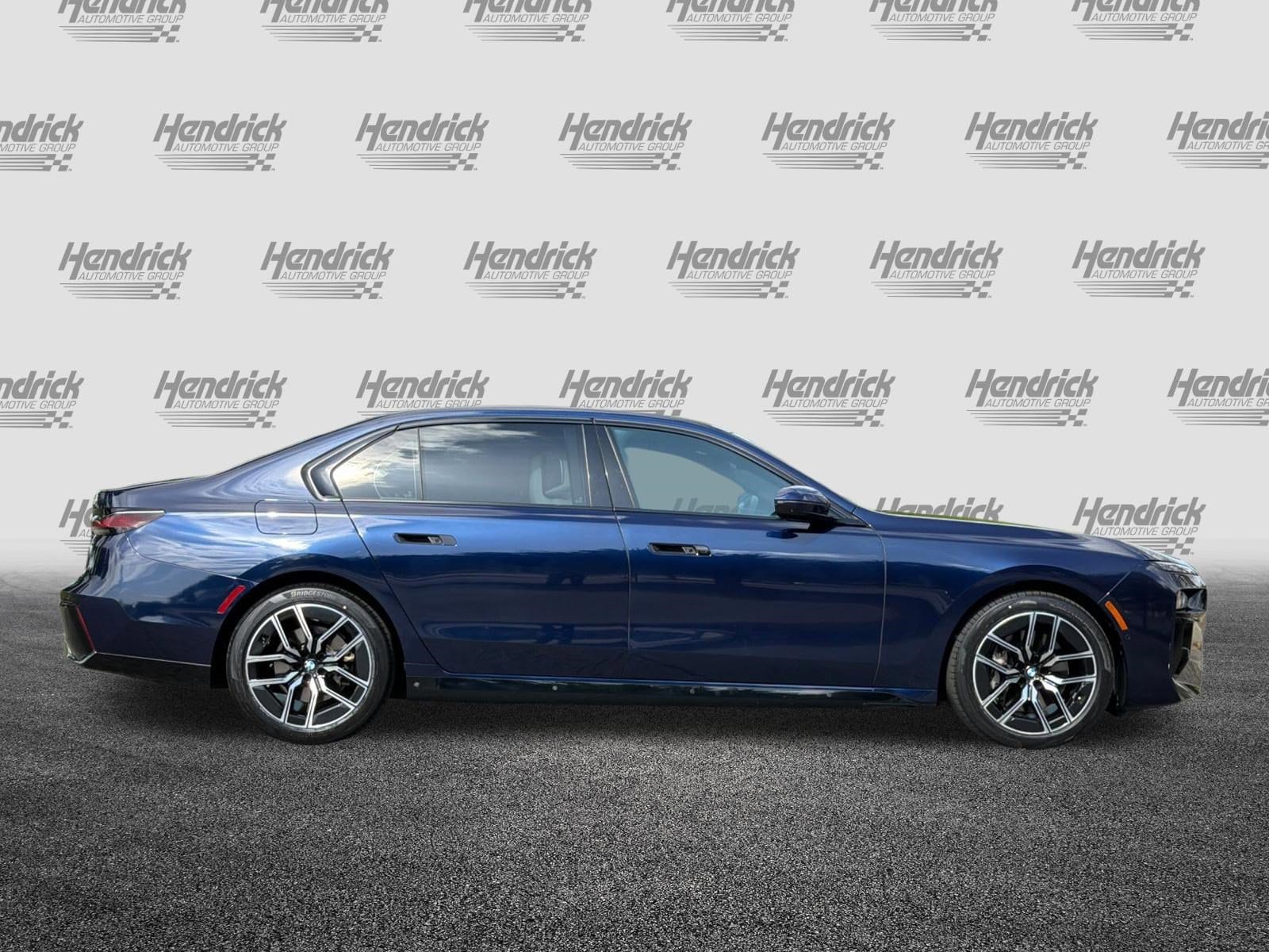 2023 BMW 7 Series 740i photo 2