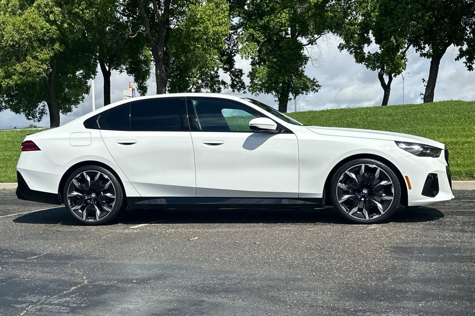 2026 BMW 5 Series 540i xDrive photo 2