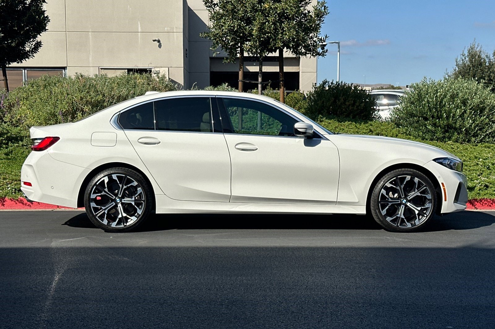 2025 Bmw 330i photo 2